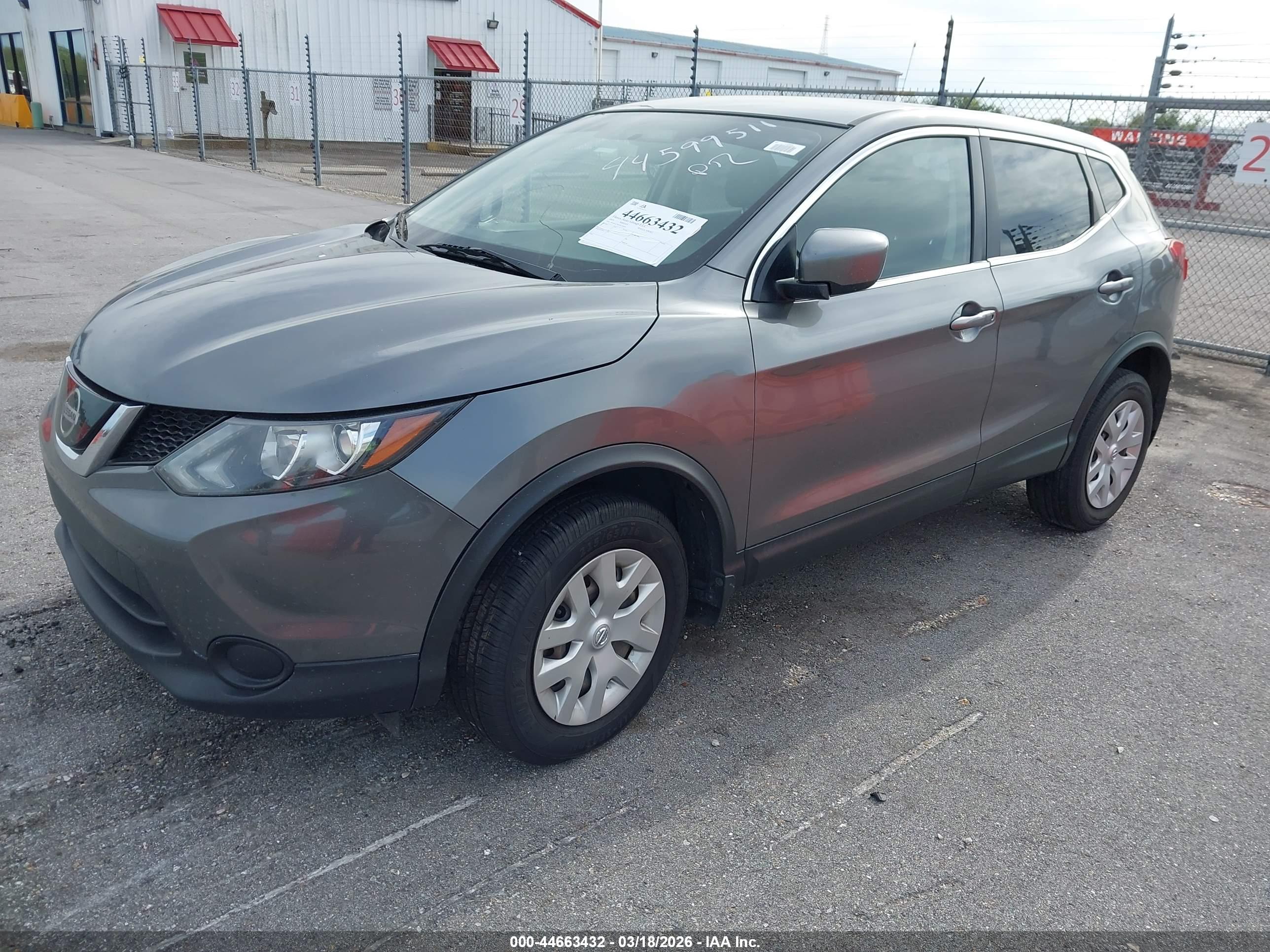 NISSAN ROGUE image 2