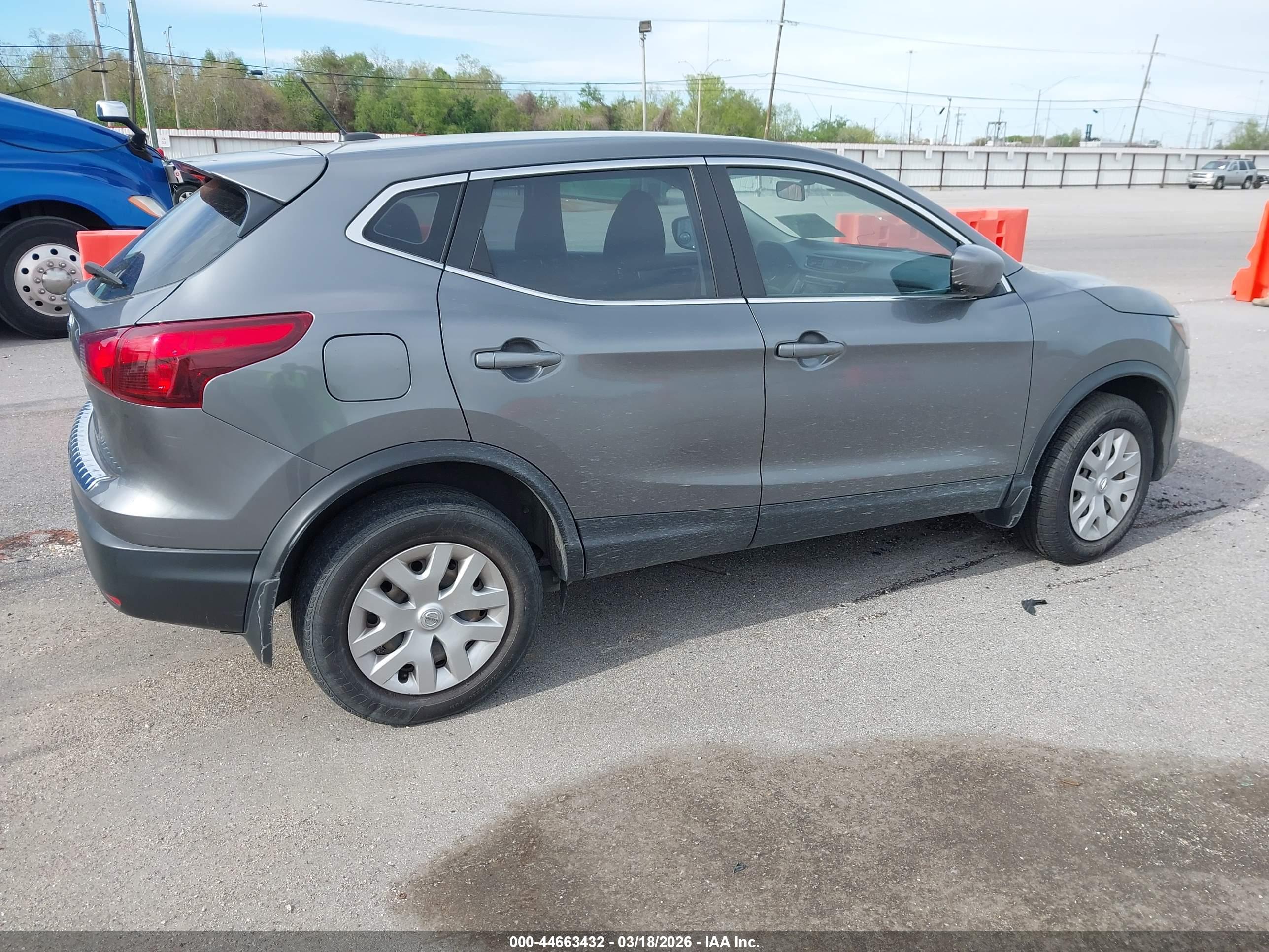 NISSAN ROGUE image 4