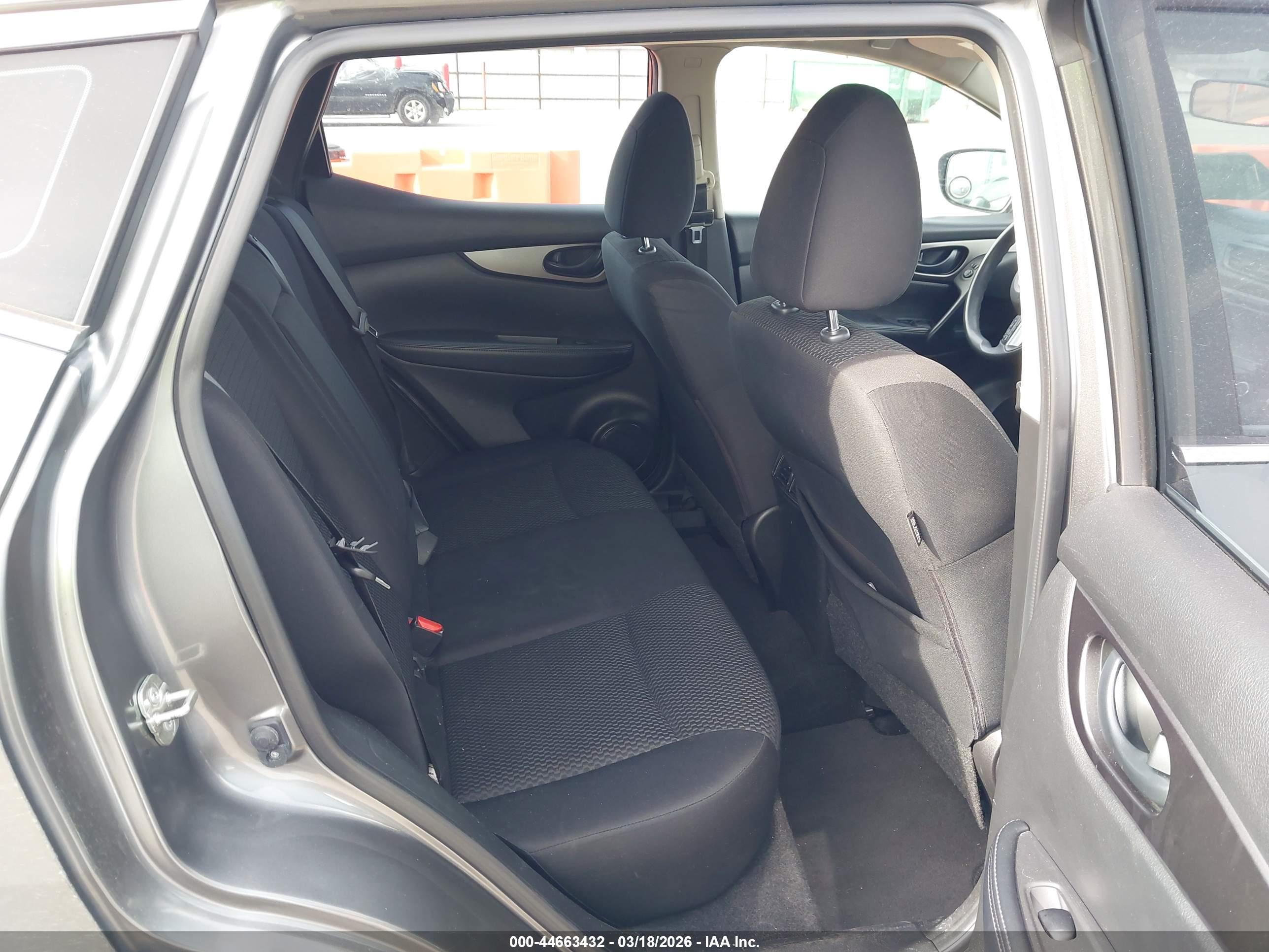 NISSAN ROGUE image 8