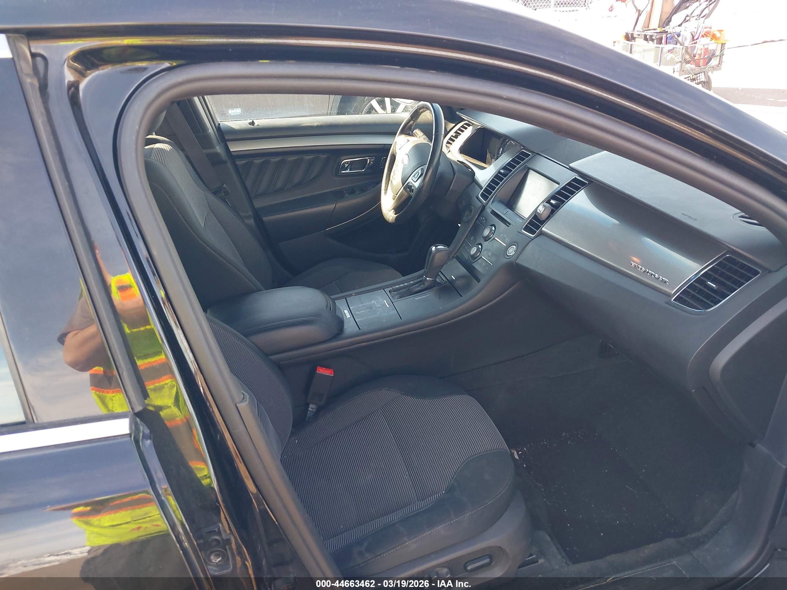 FORD TAURUS image 5