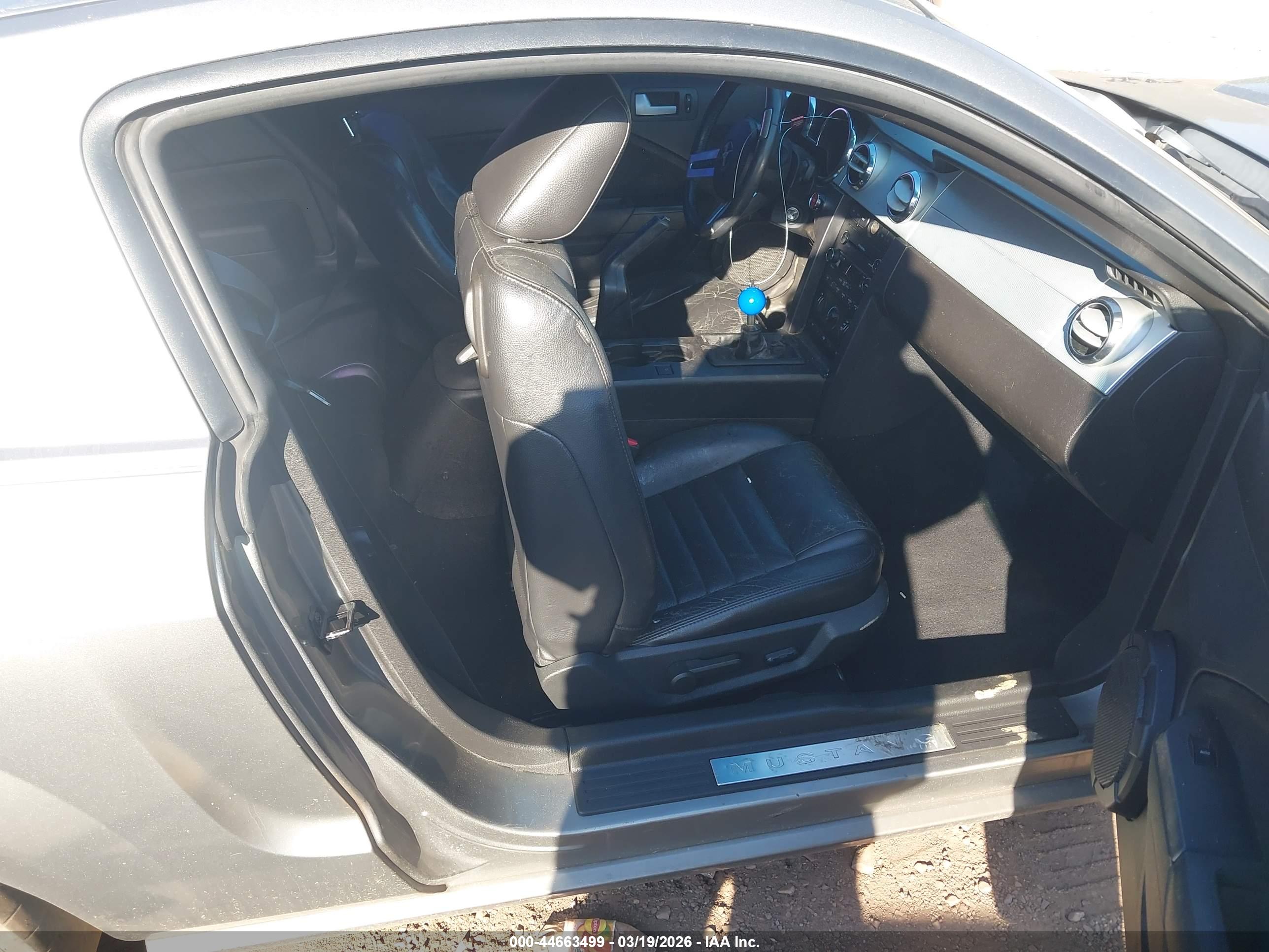 FORD MUSTANG image 5