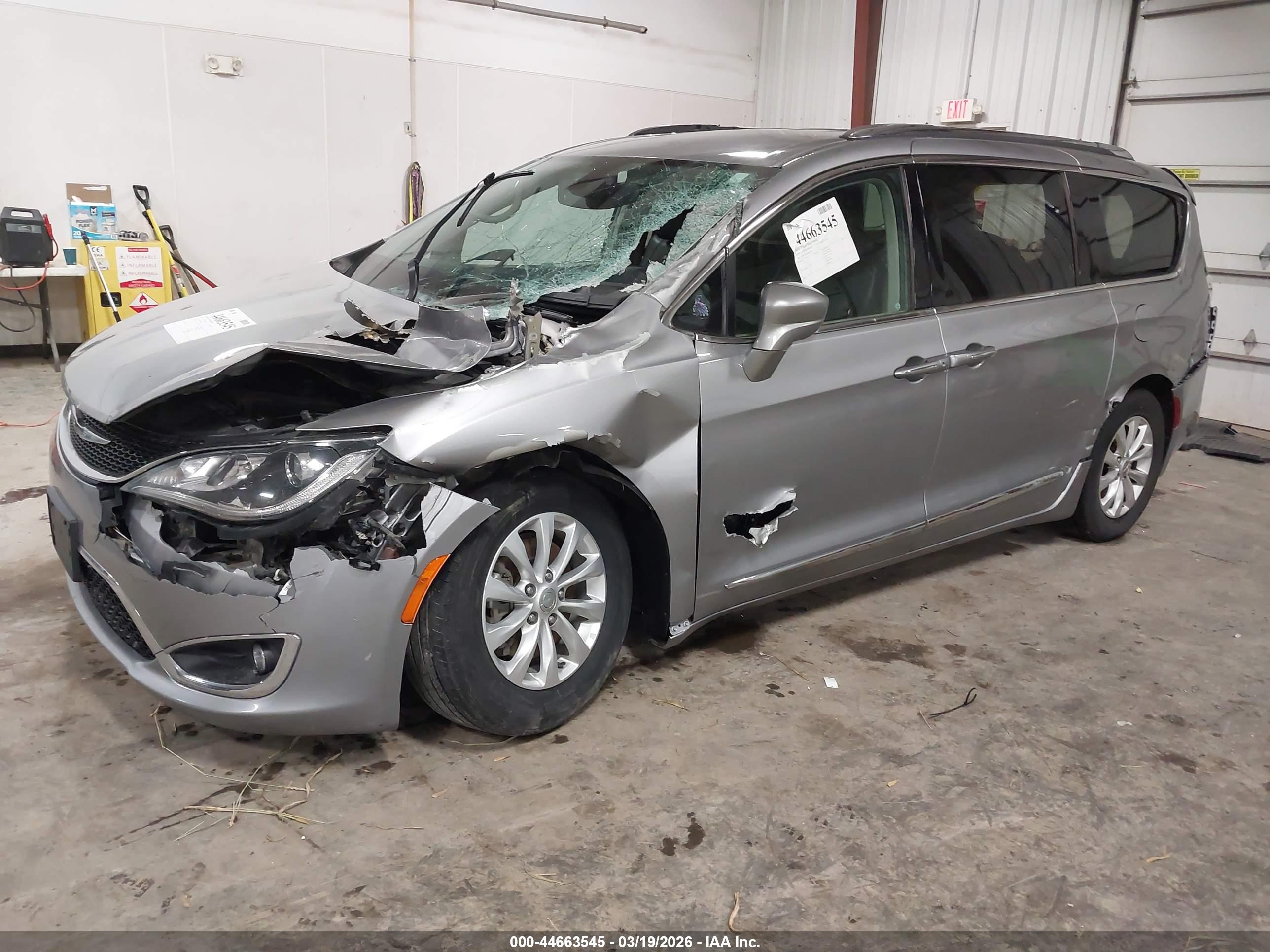 CHRYSLER PACIFICA image 2