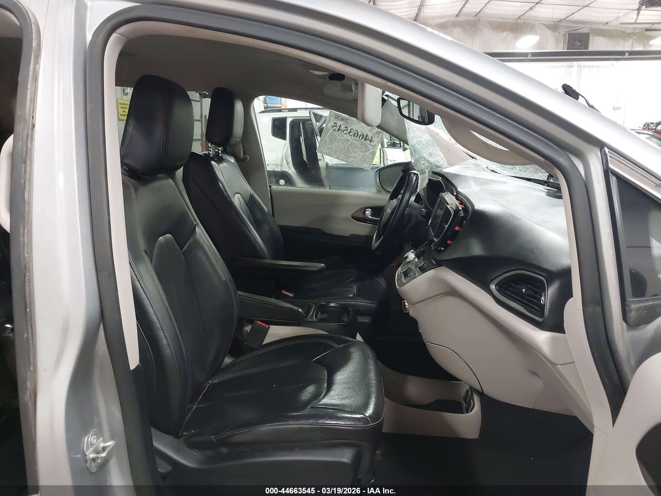 CHRYSLER PACIFICA image 5