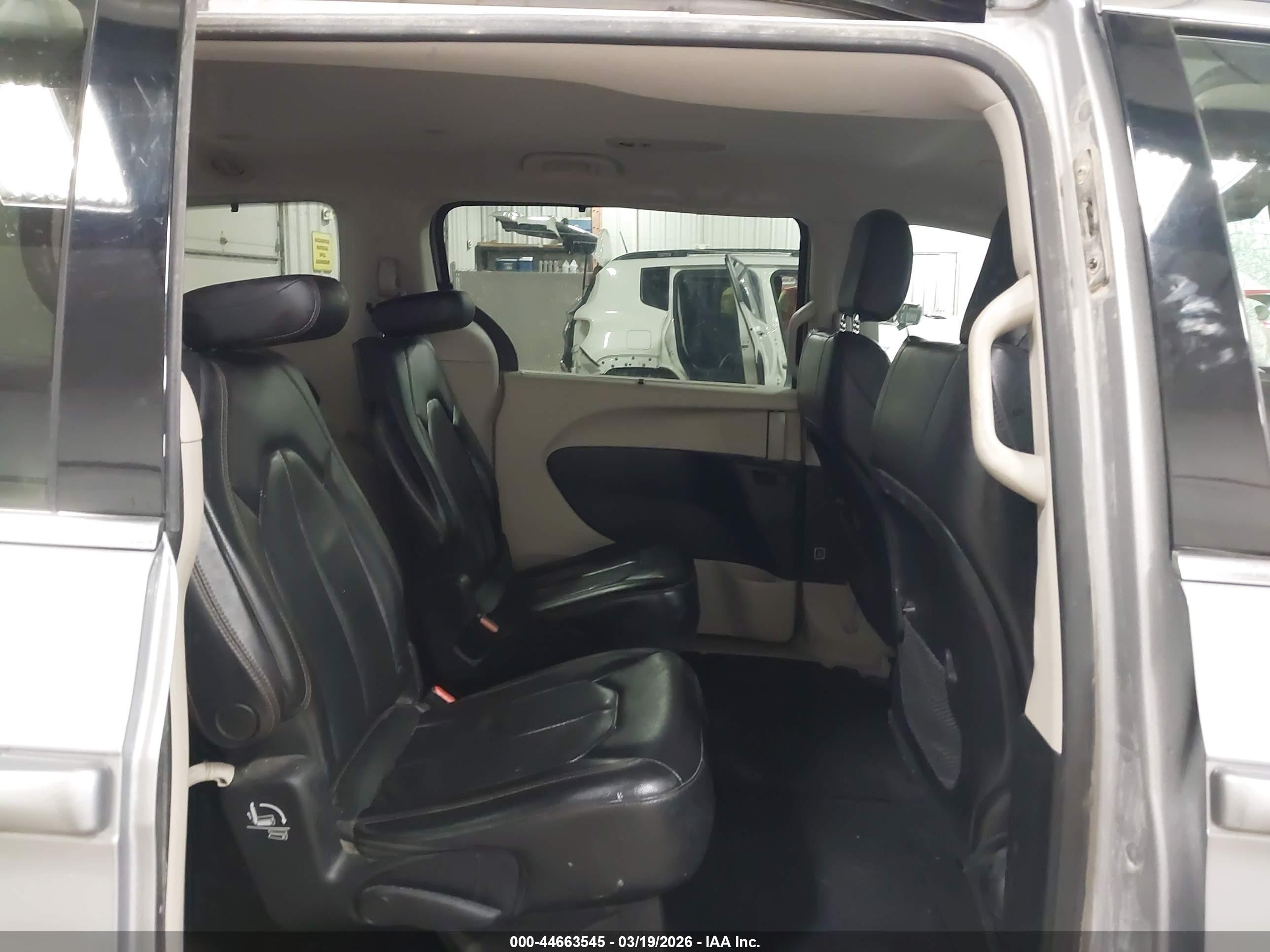 CHRYSLER PACIFICA image 8