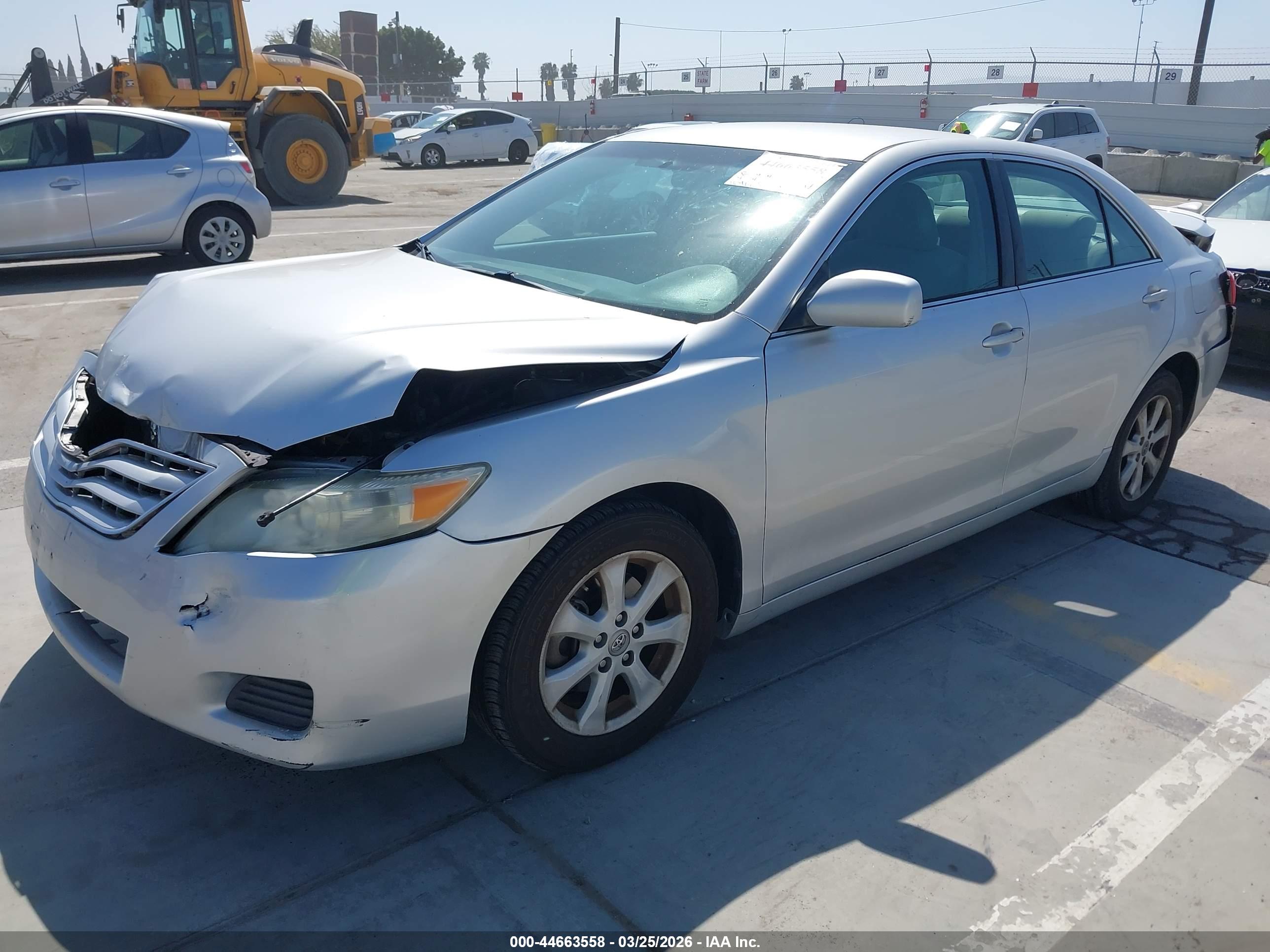 TOYOTA CAMRY image 2