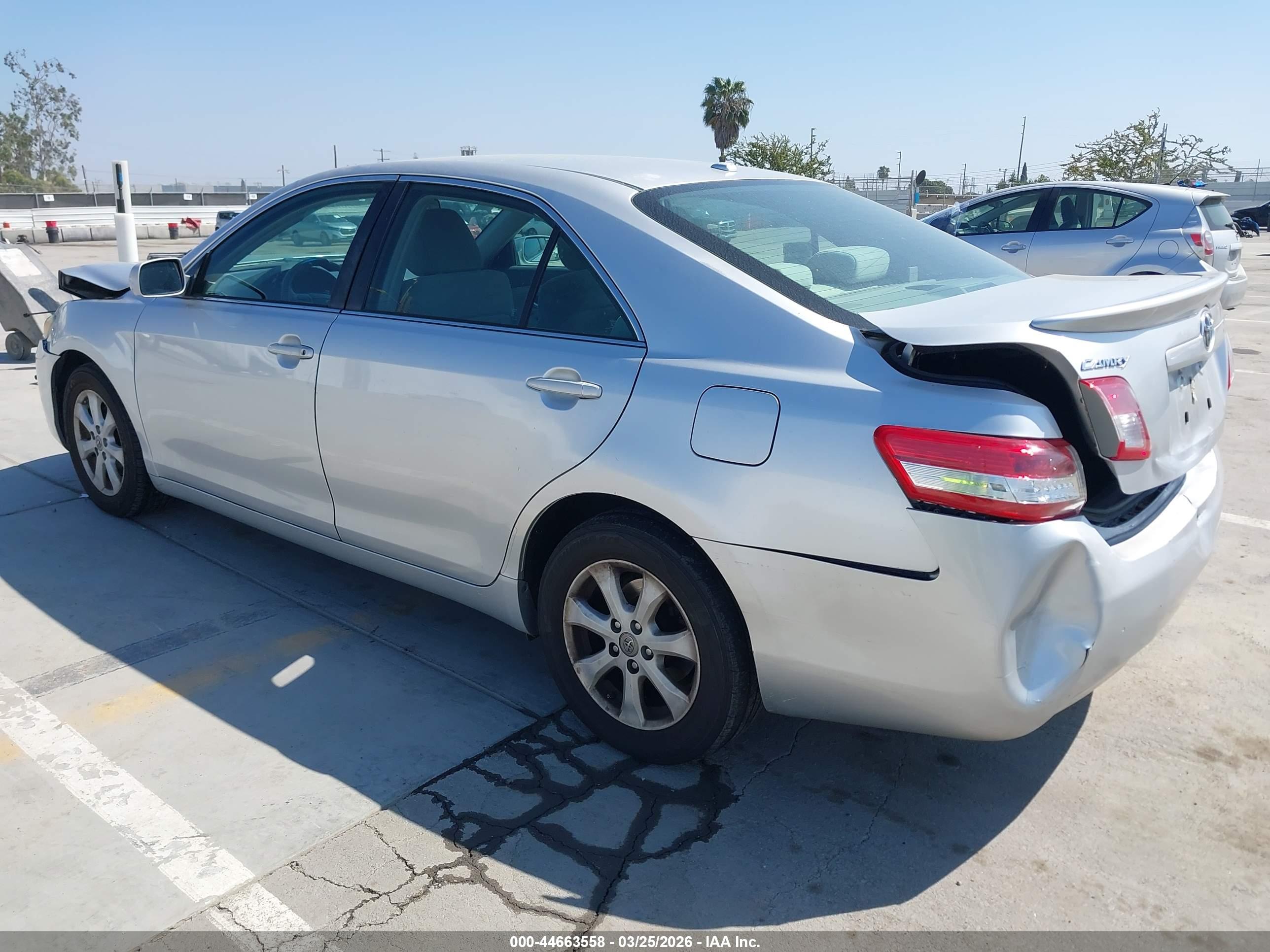 TOYOTA CAMRY image 3