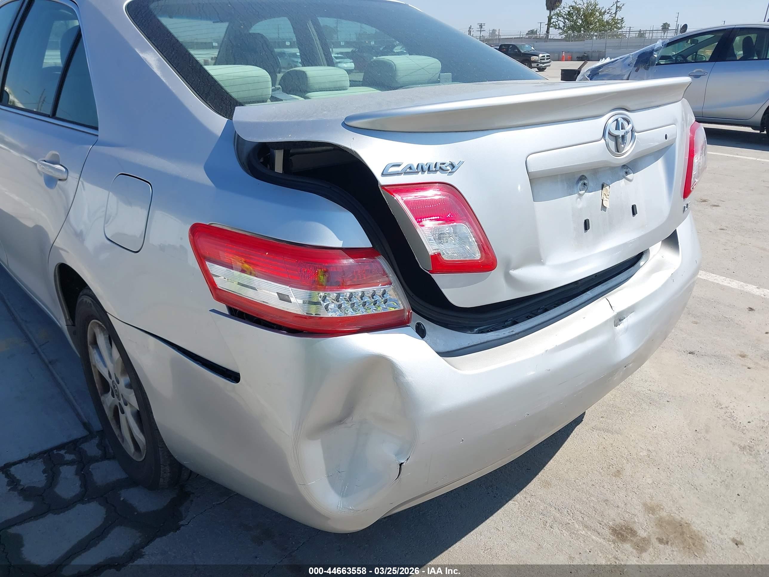 TOYOTA CAMRY image 6