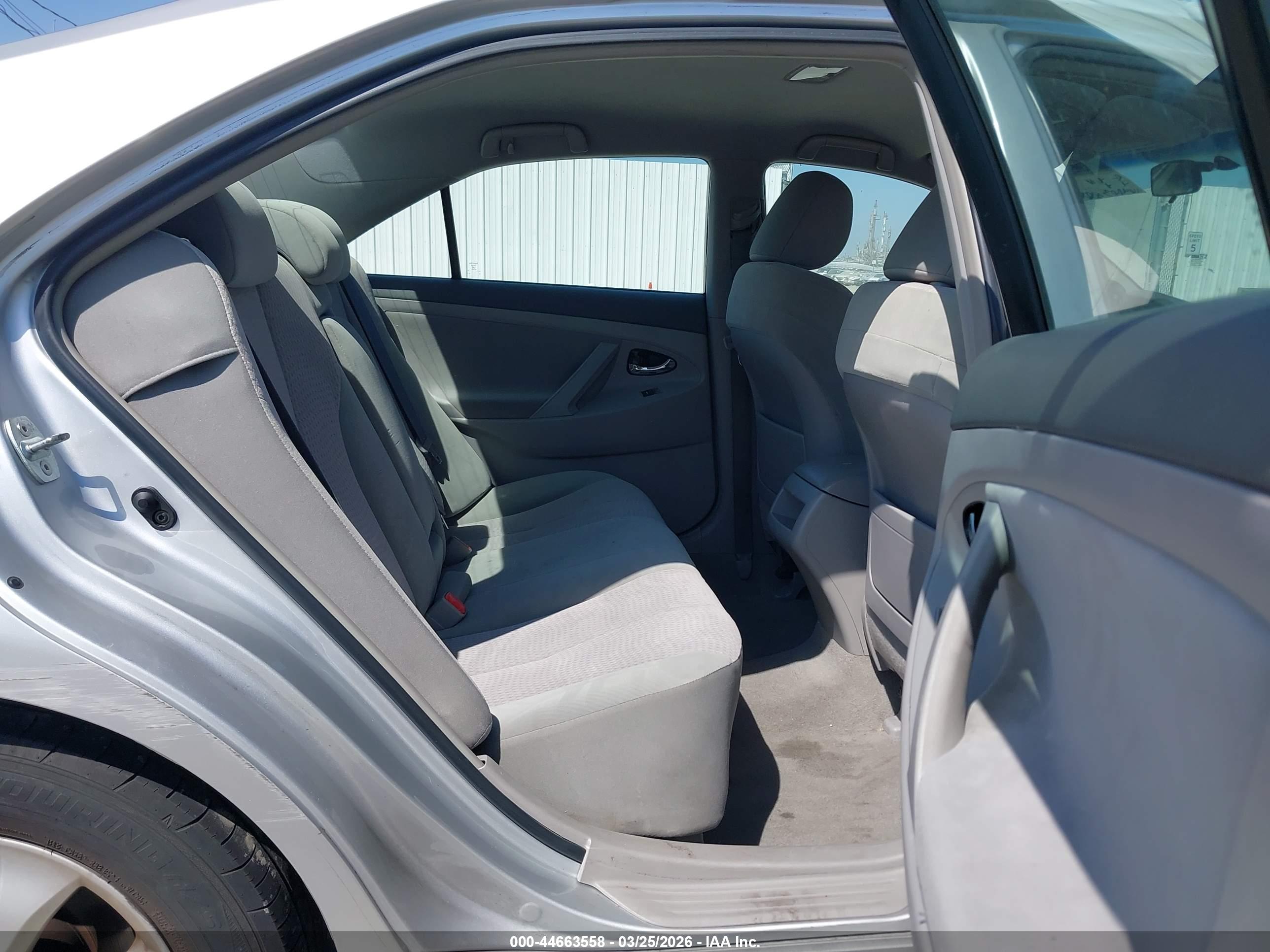 TOYOTA CAMRY image 8