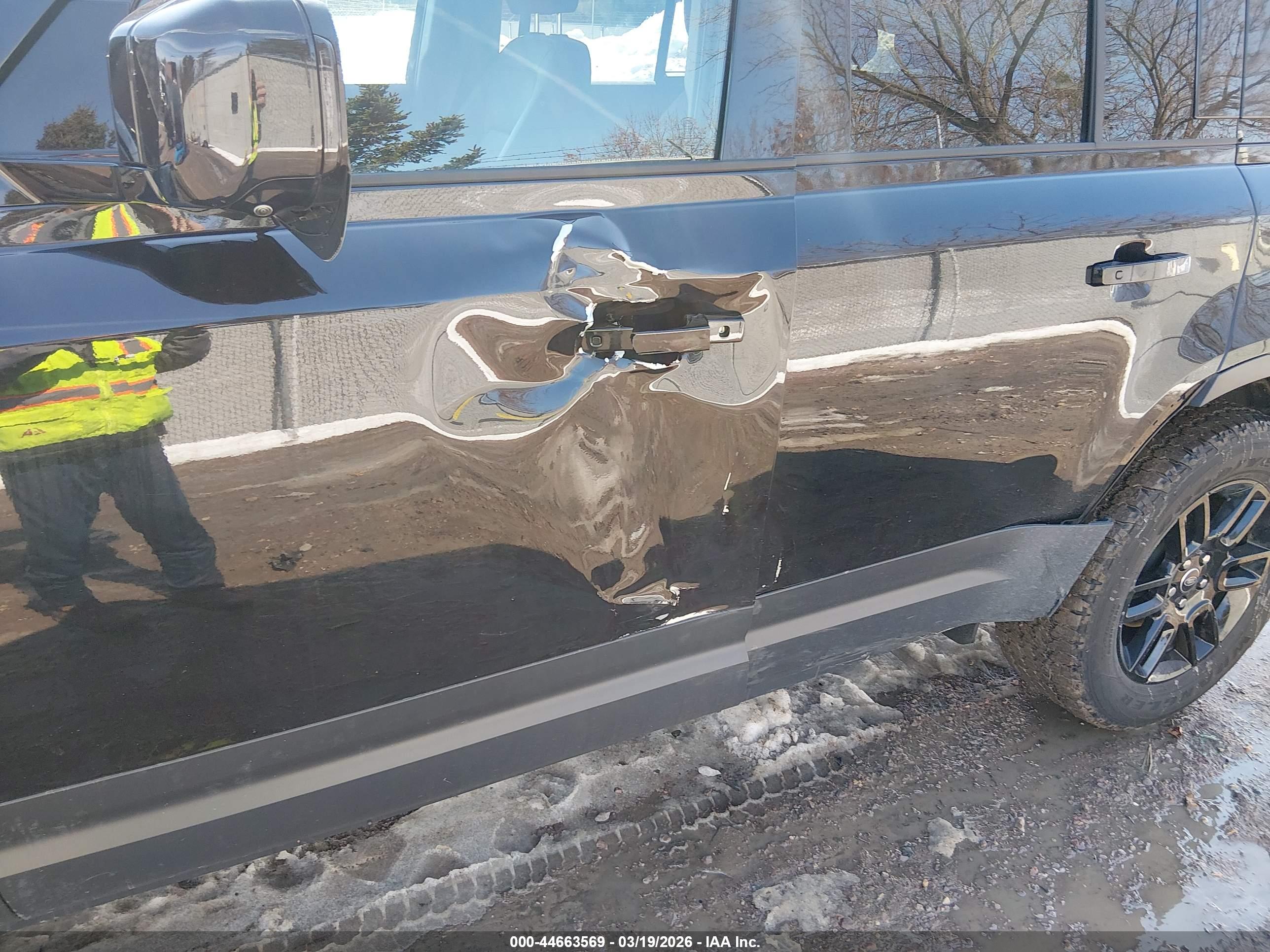 LAND ROVER image 6
