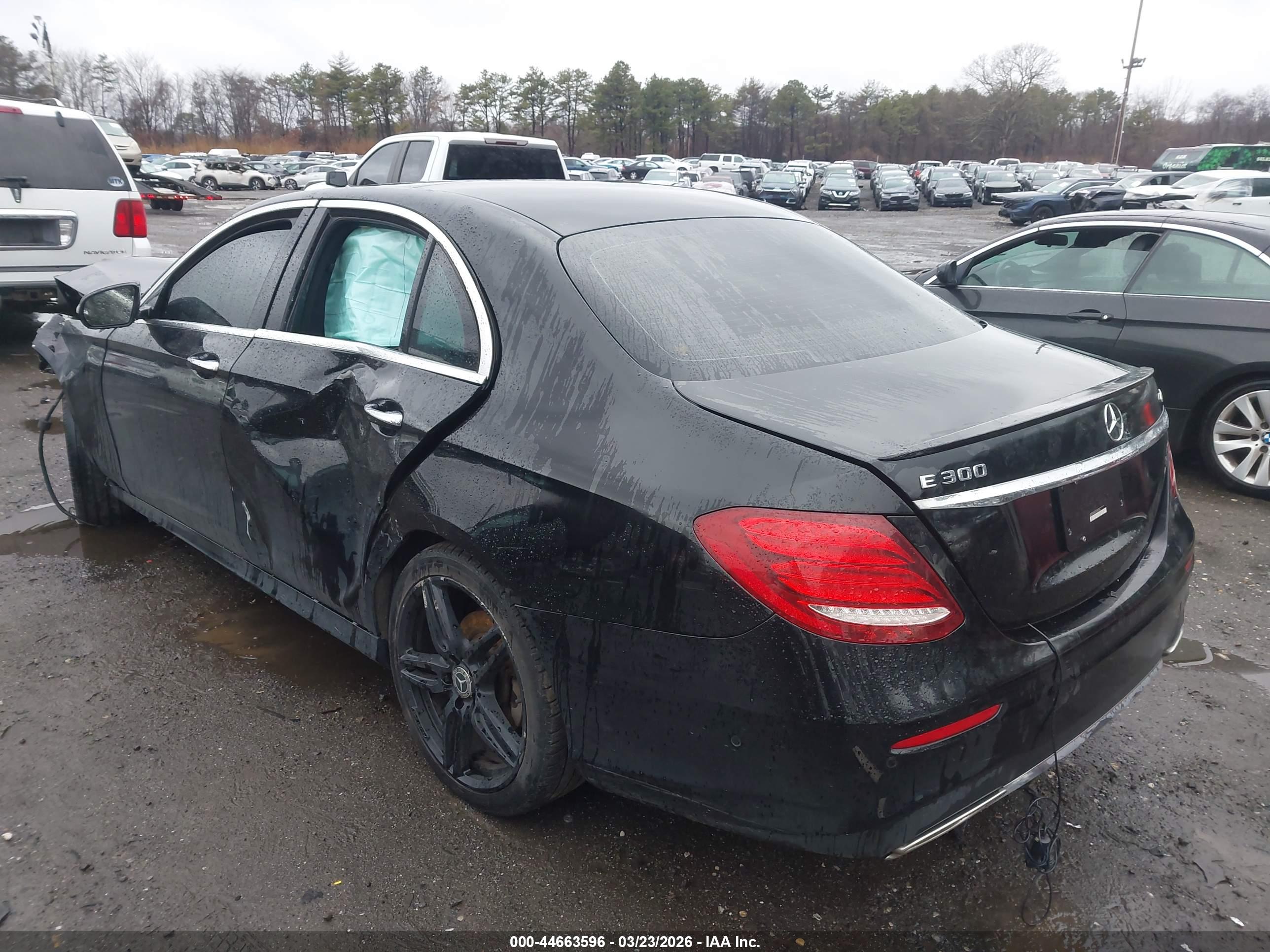 MERCEDES-BENZ E image 3