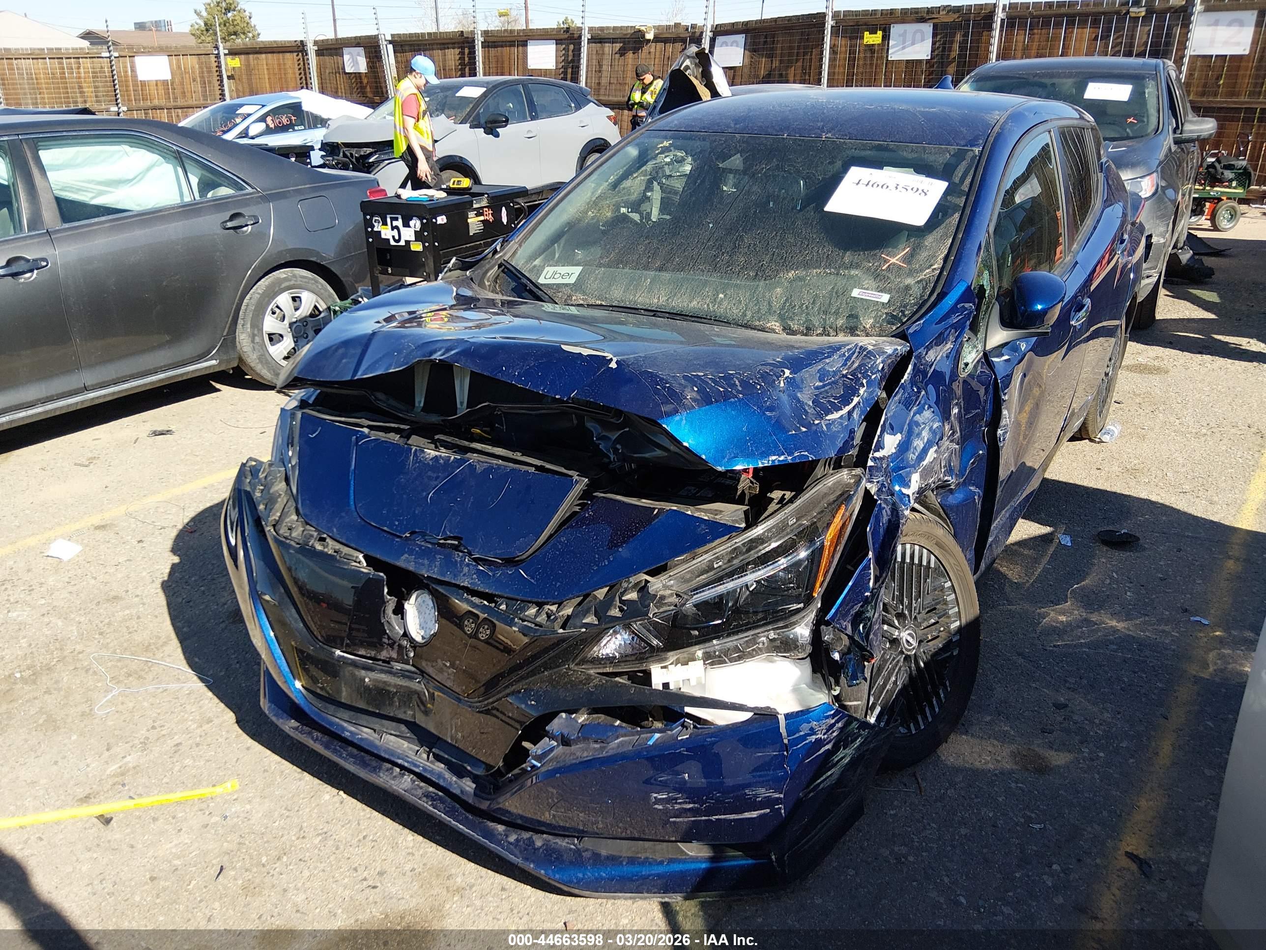 NISSAN LEAF image 2