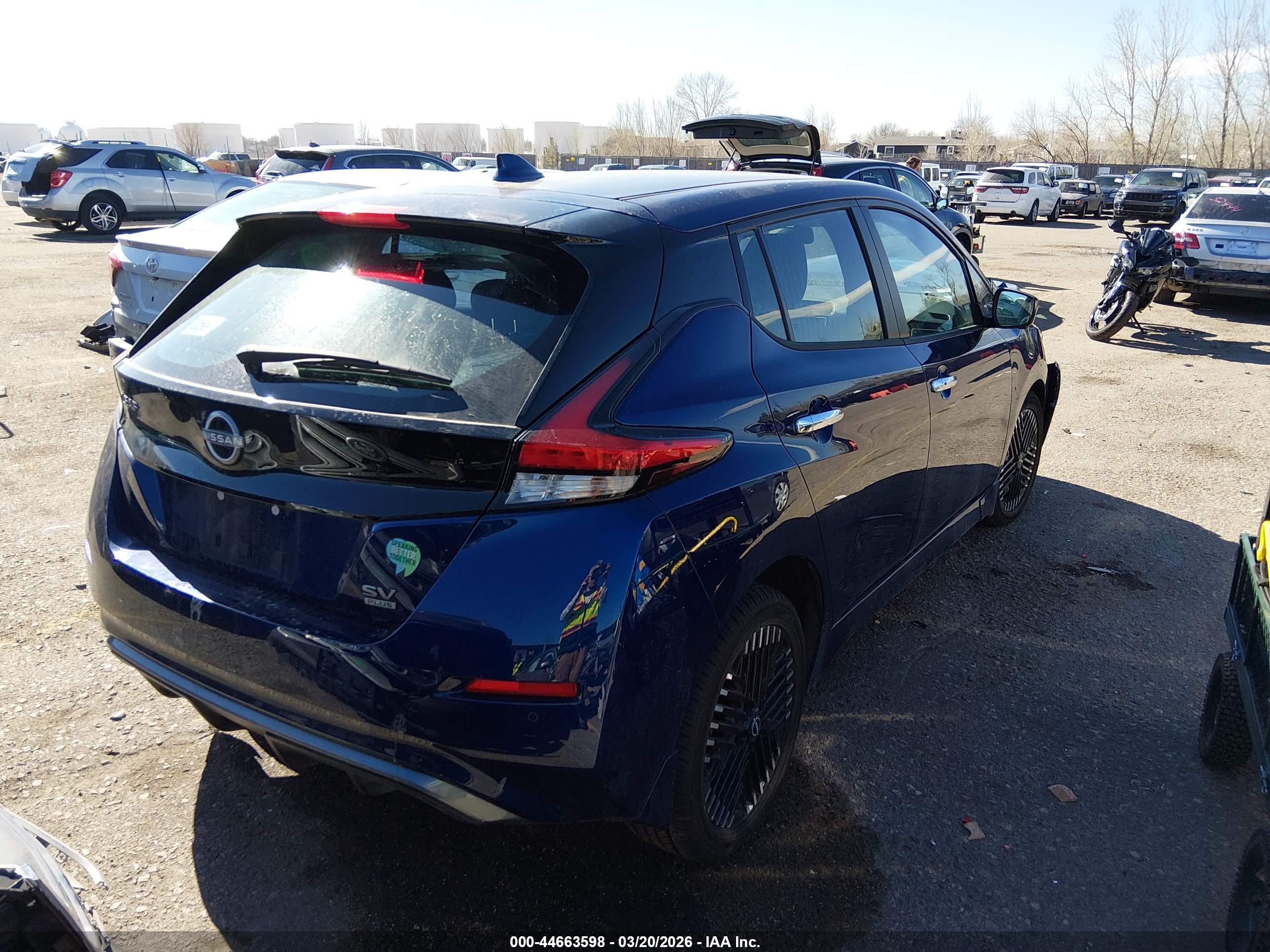 NISSAN LEAF image 4