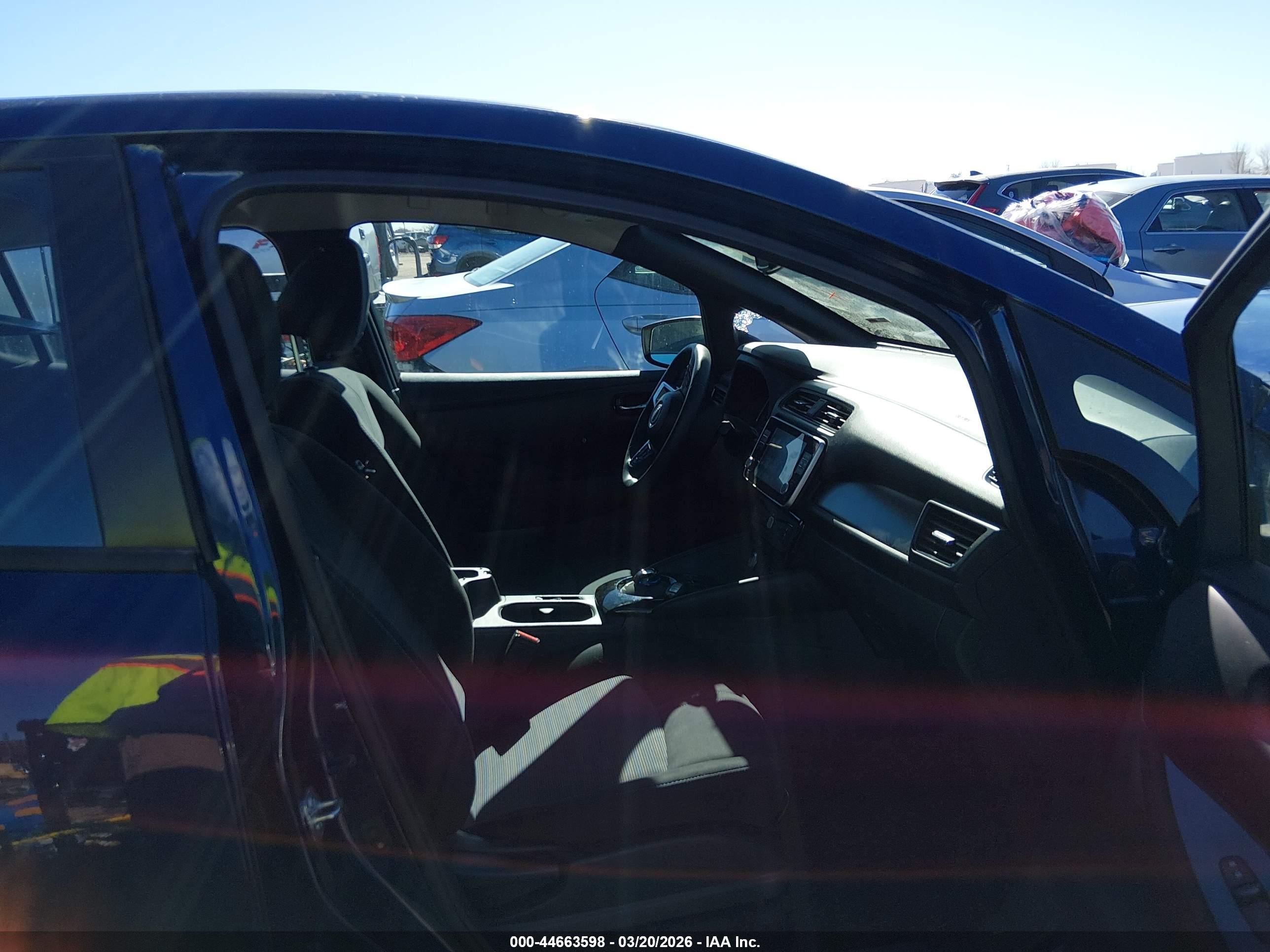 NISSAN LEAF image 5