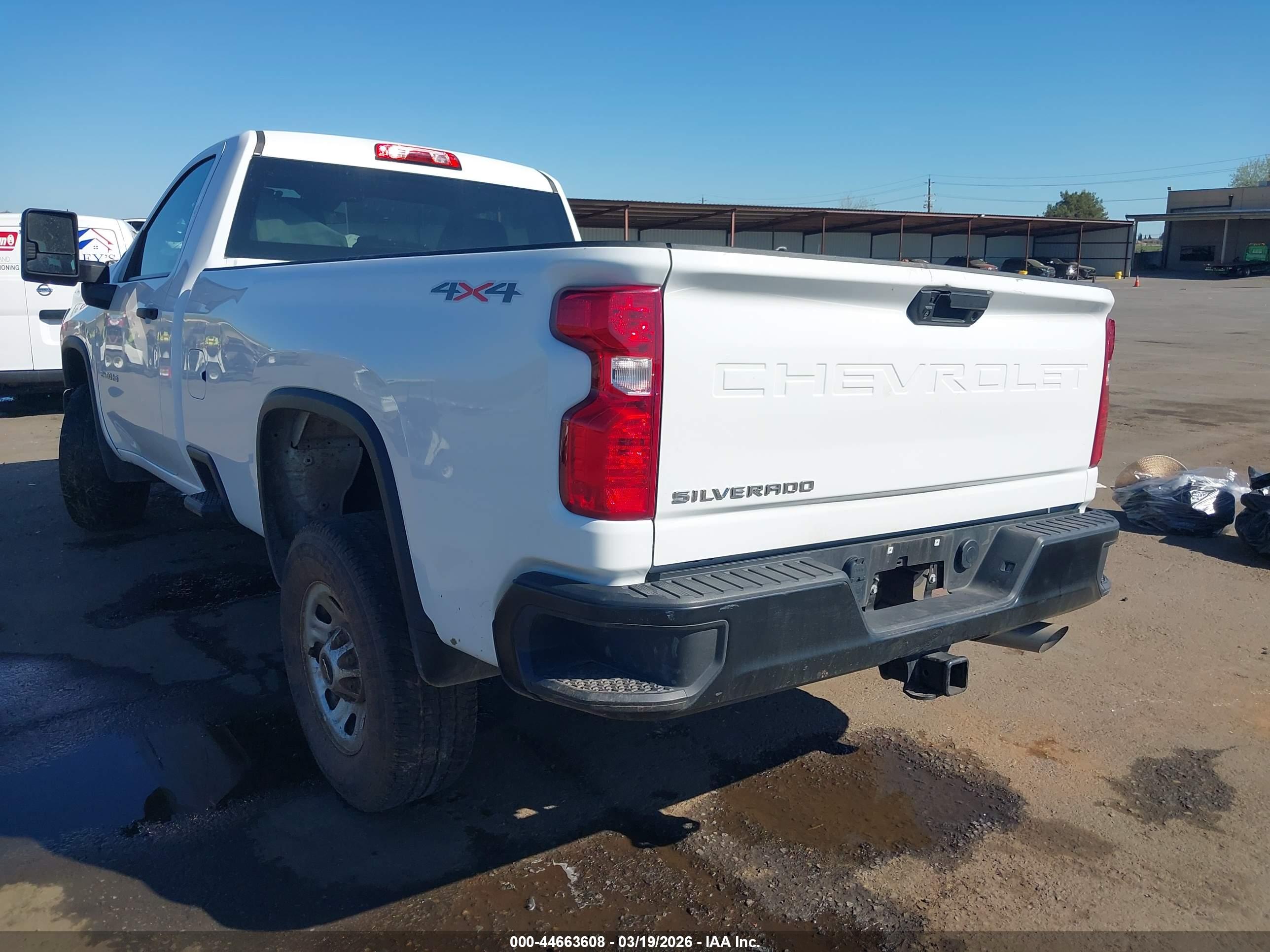 CHEVROLET SILVERADO image 3