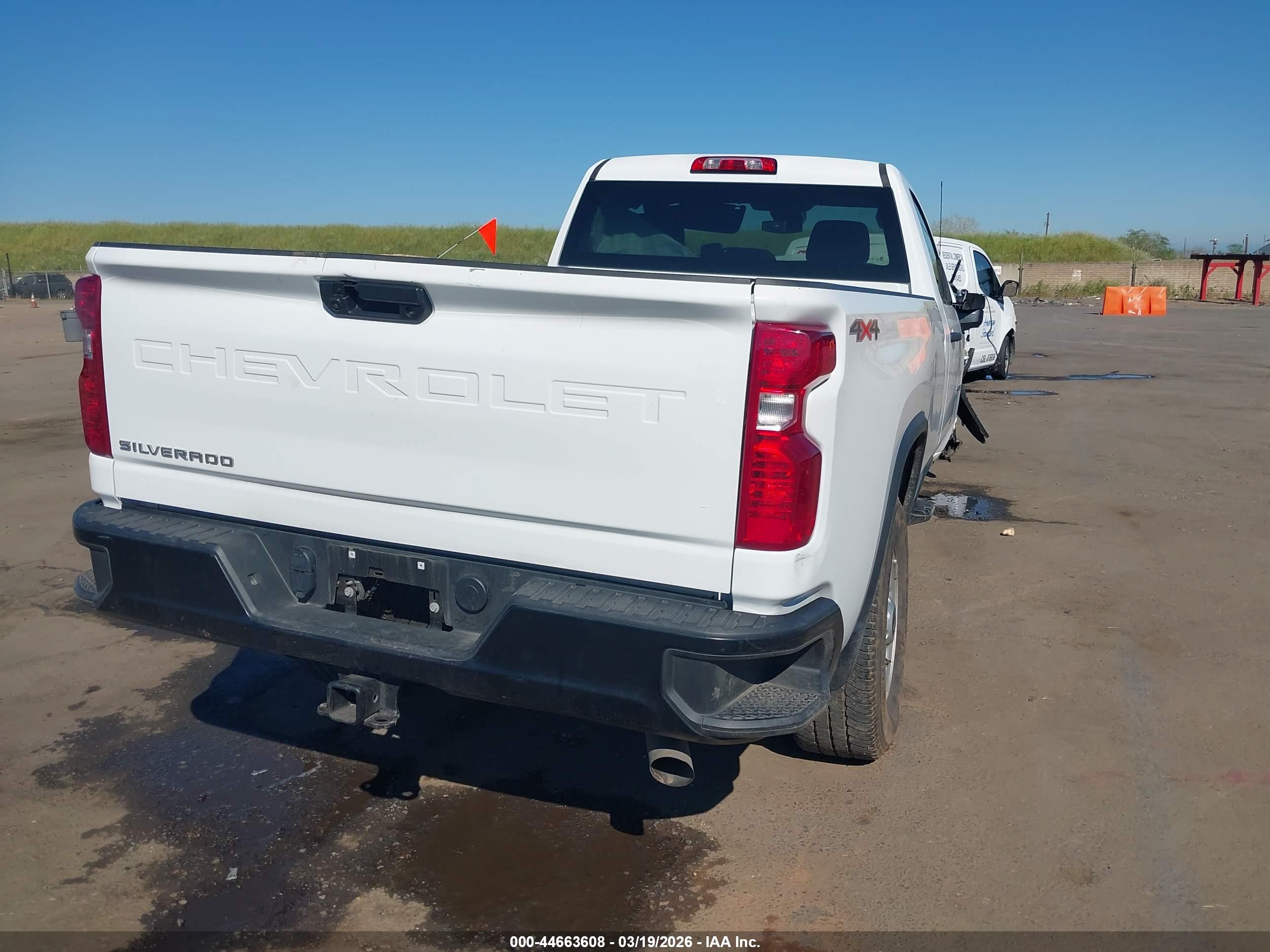 CHEVROLET SILVERADO image 4