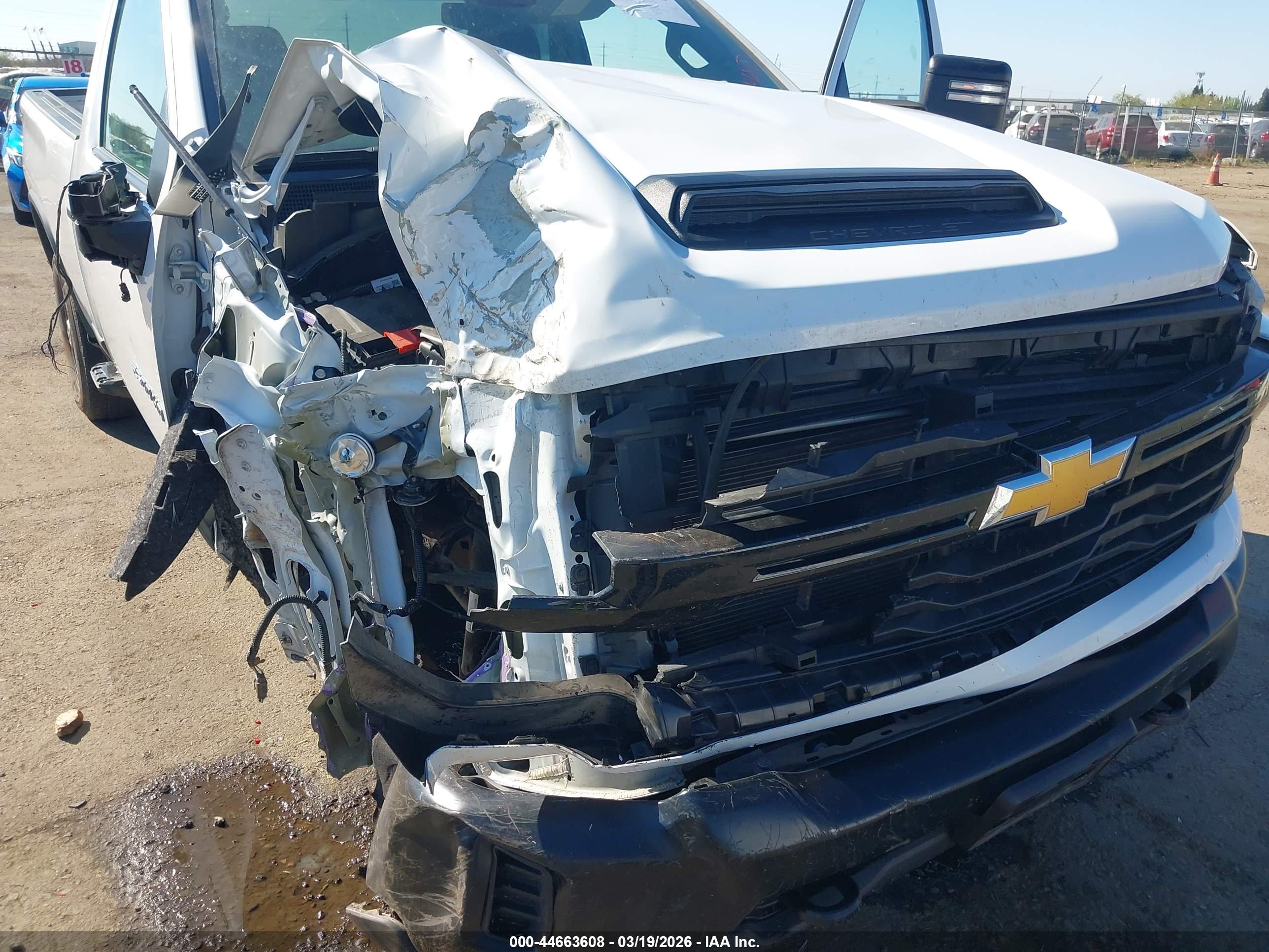 CHEVROLET SILVERADO image 6