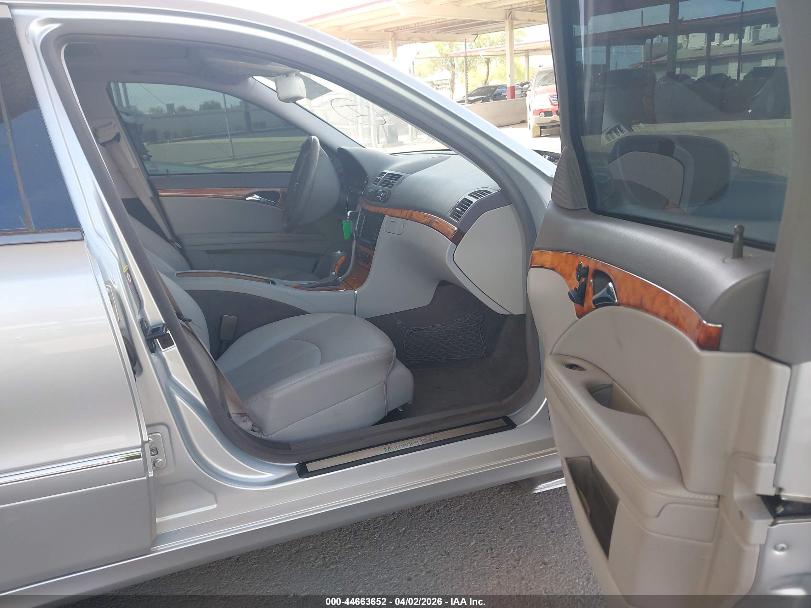 MERCEDES-BENZ E image 5