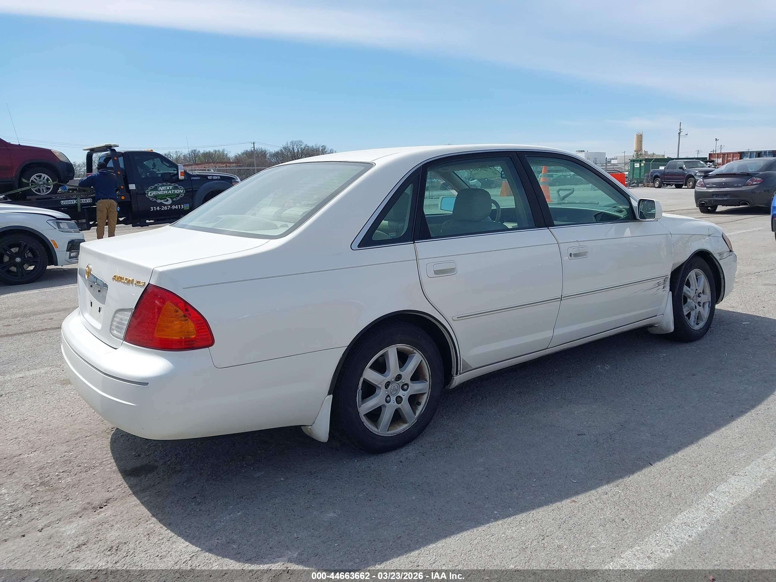 TOYOTA AVALON image 4