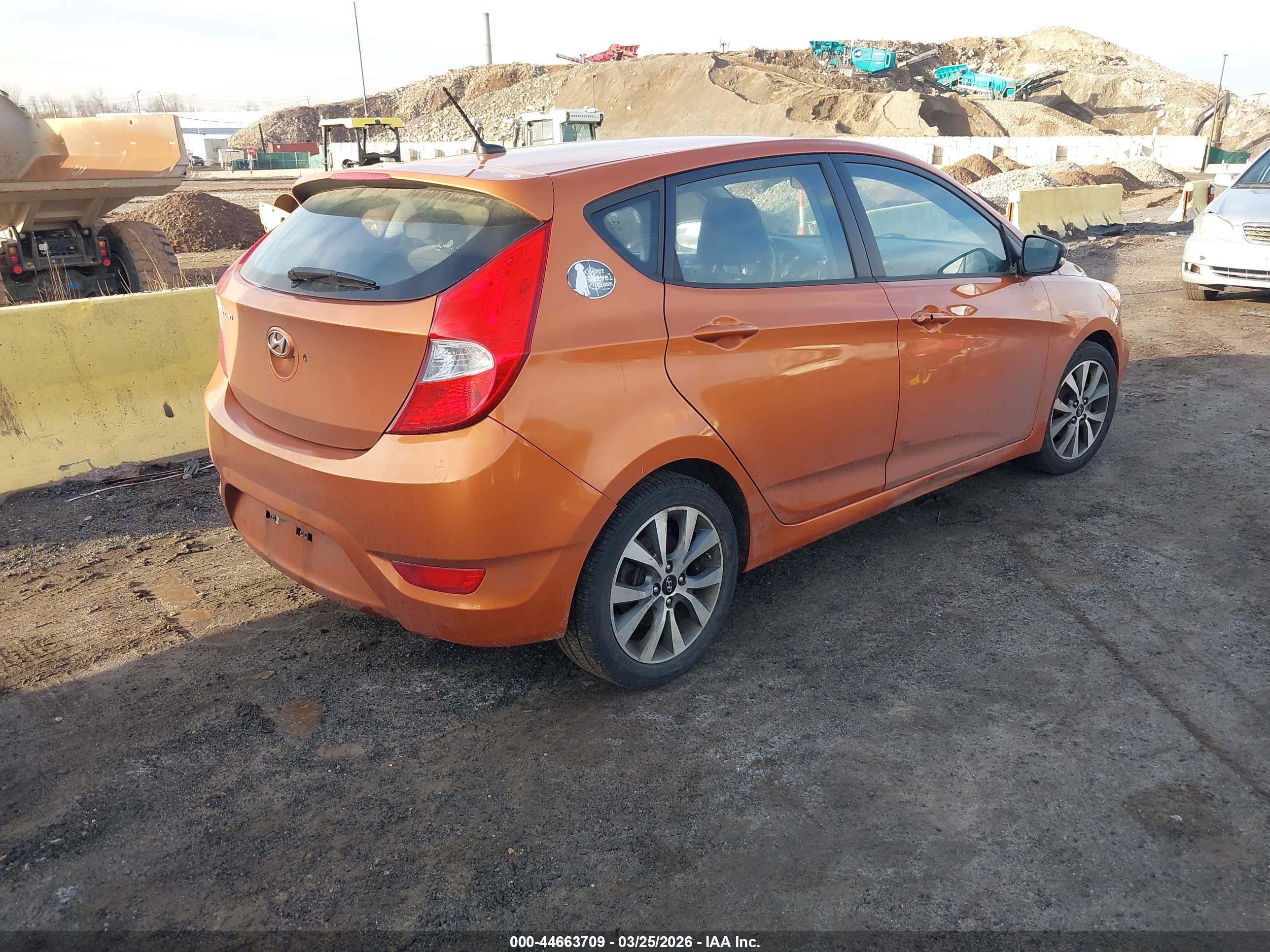 HYUNDAI ACCENT image 4