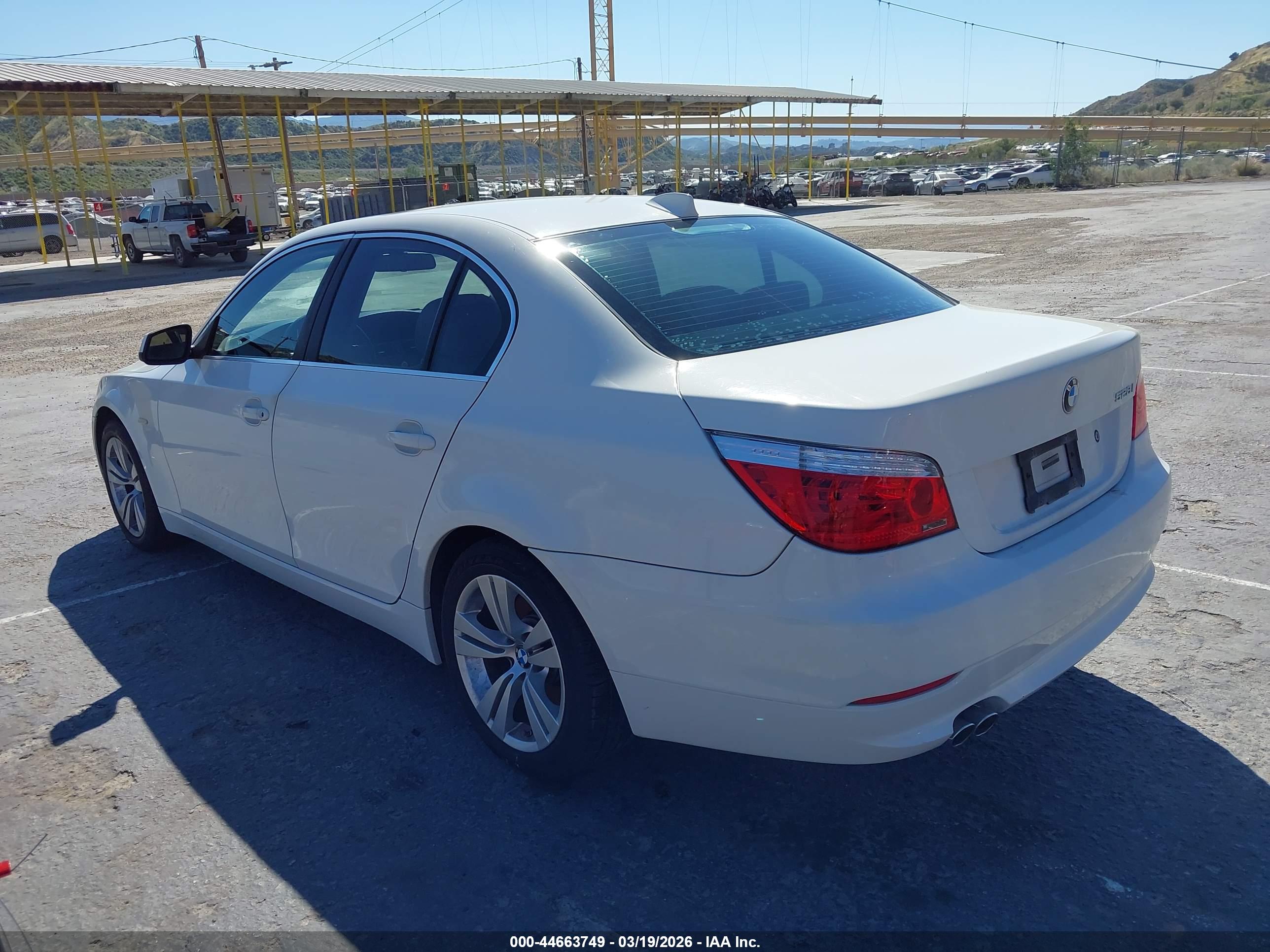 BMW 528I image 3