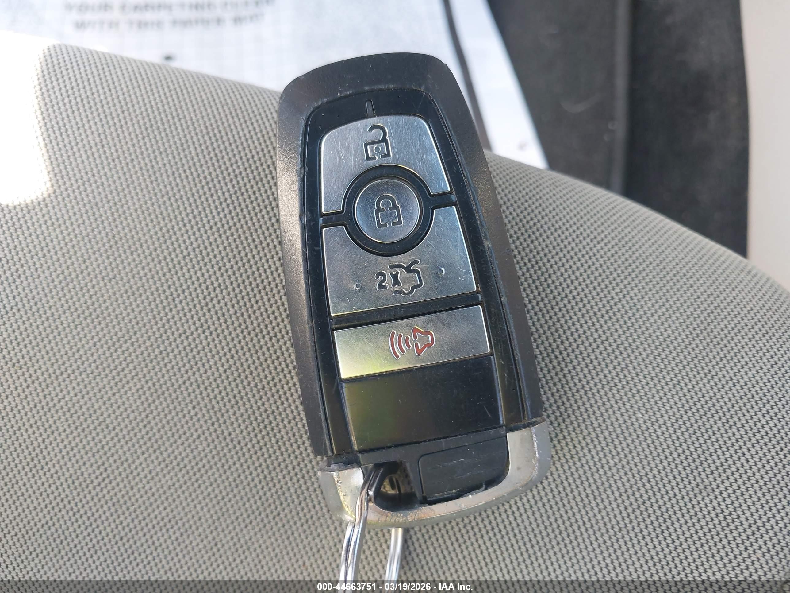 FORD FUSION image 11