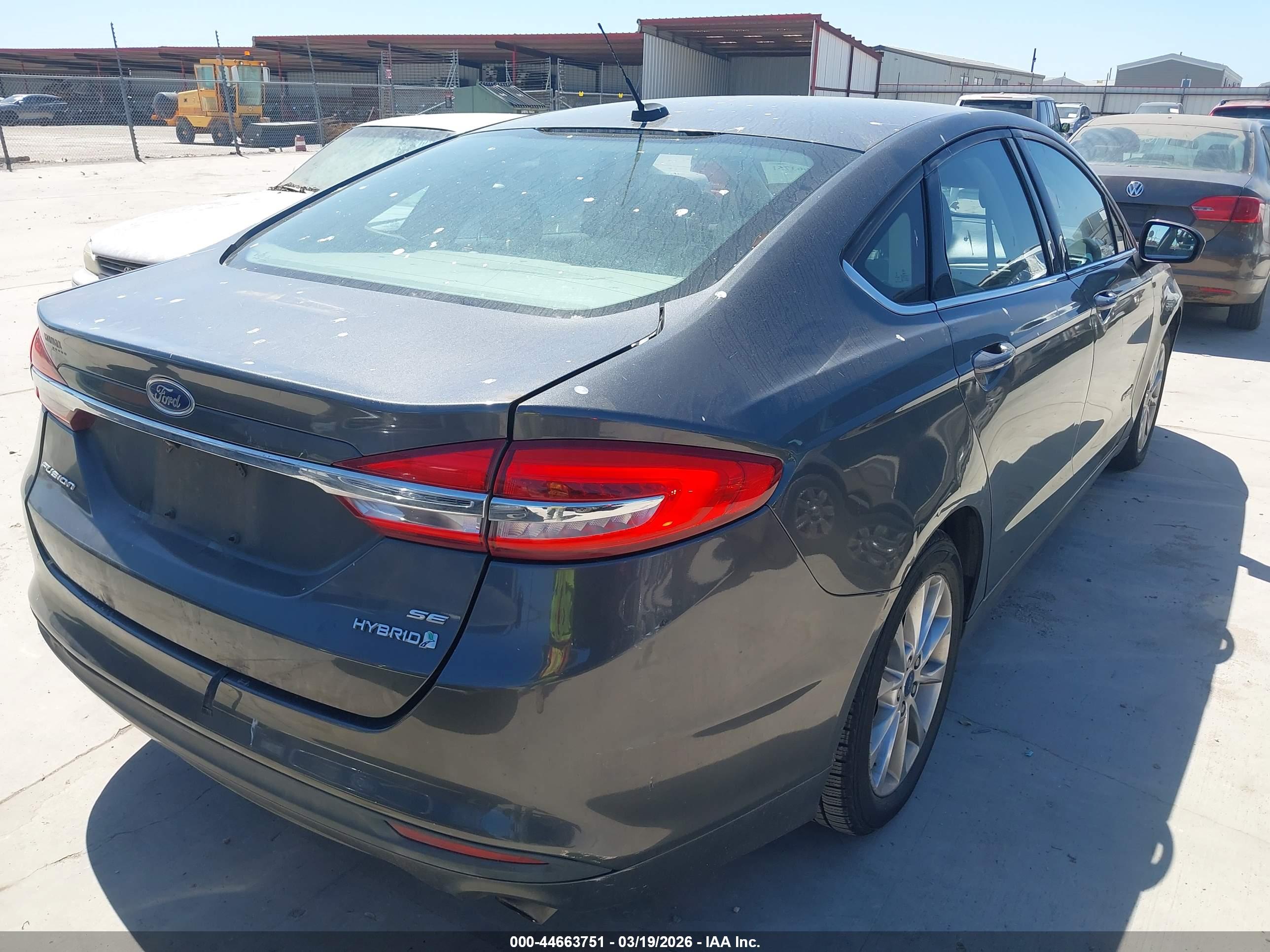 FORD FUSION image 4