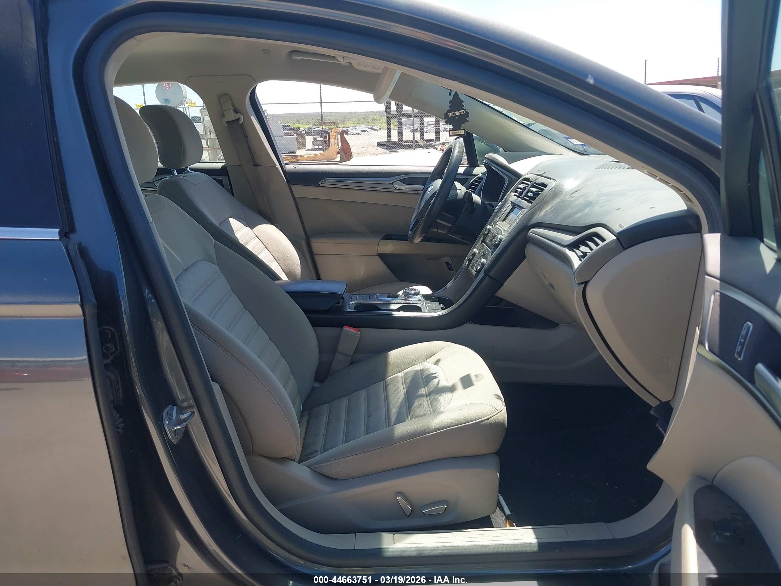 FORD FUSION image 5