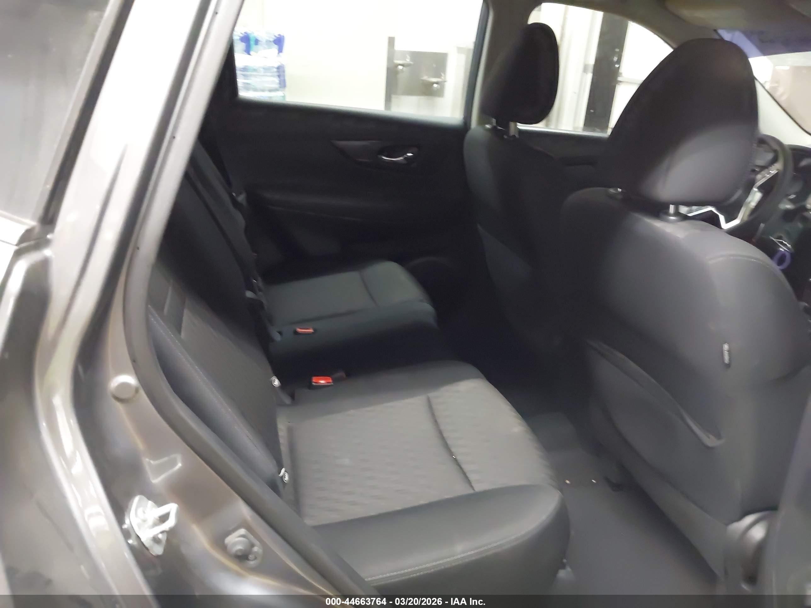 NISSAN ROGUE image 8