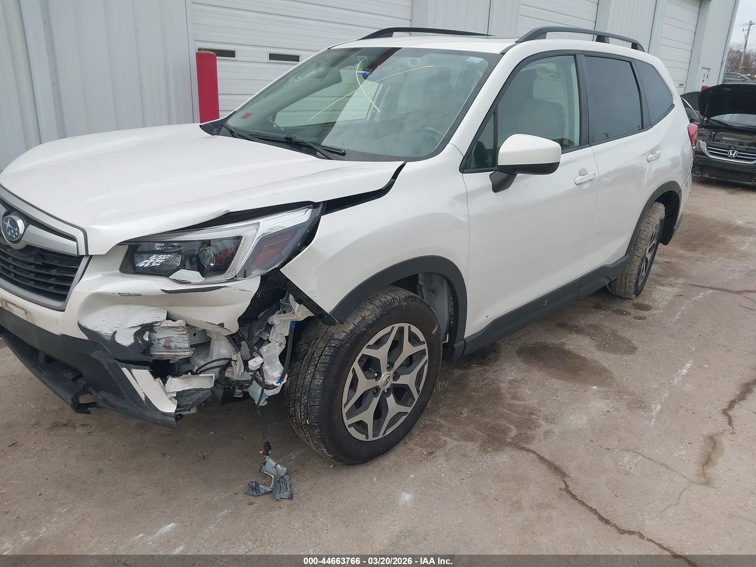 SUBARU FORESTER image 2