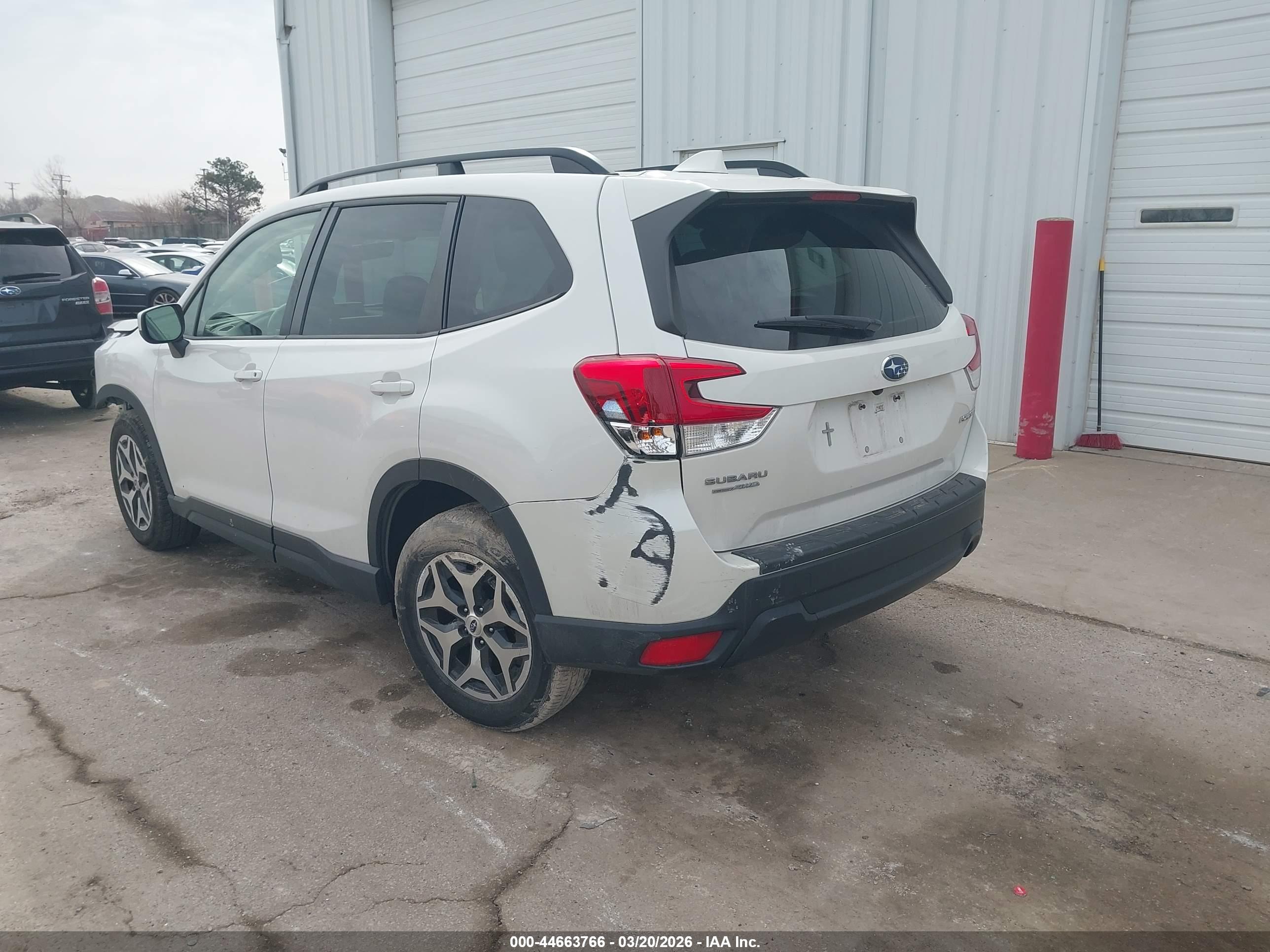 SUBARU FORESTER image 3