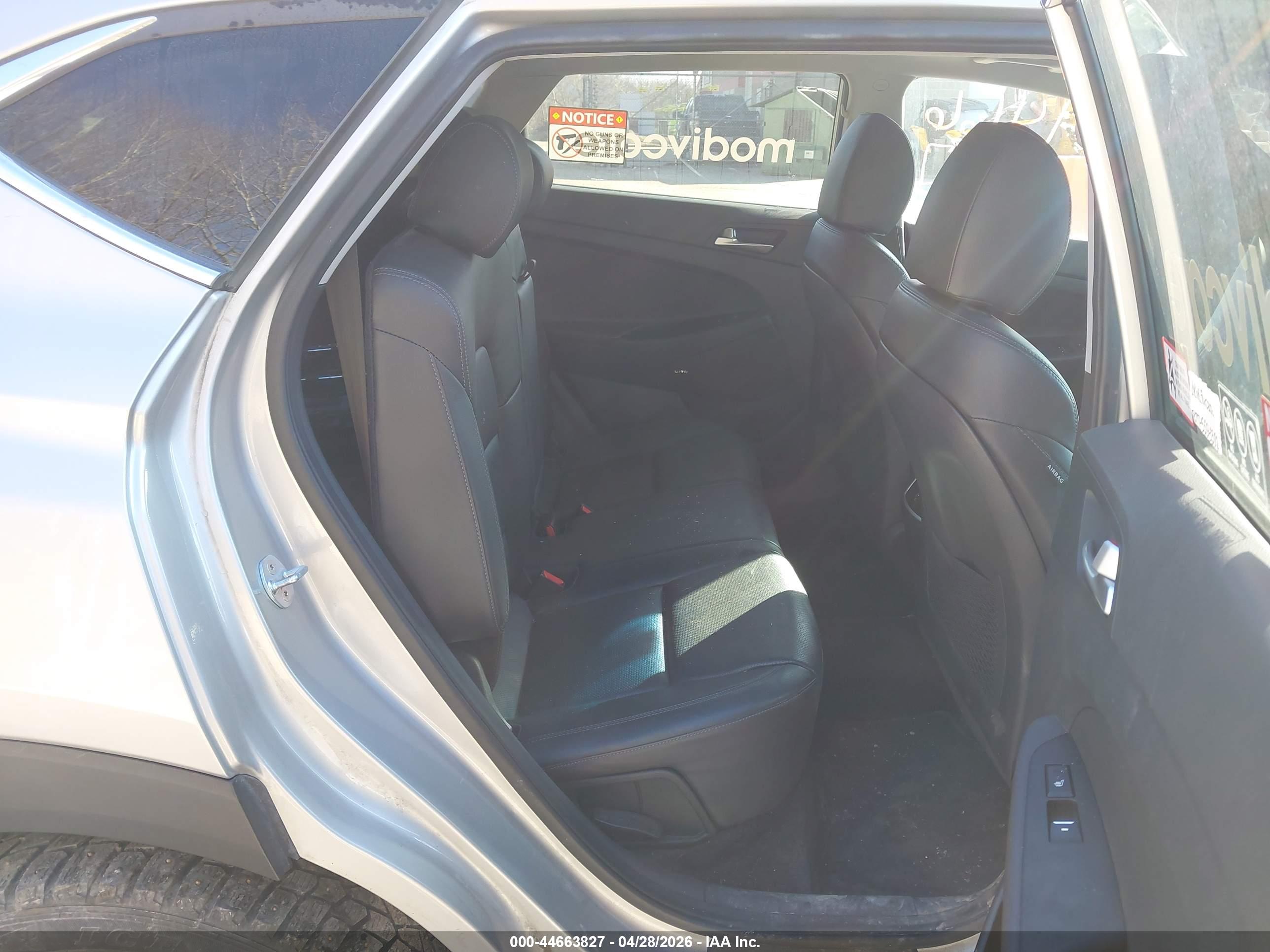 HYUNDAI TUCSON image 8