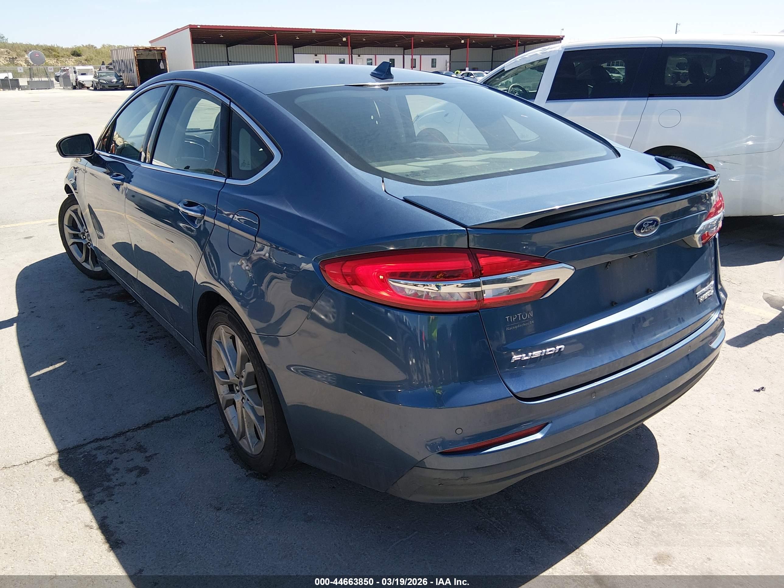 FORD FUSION image 3