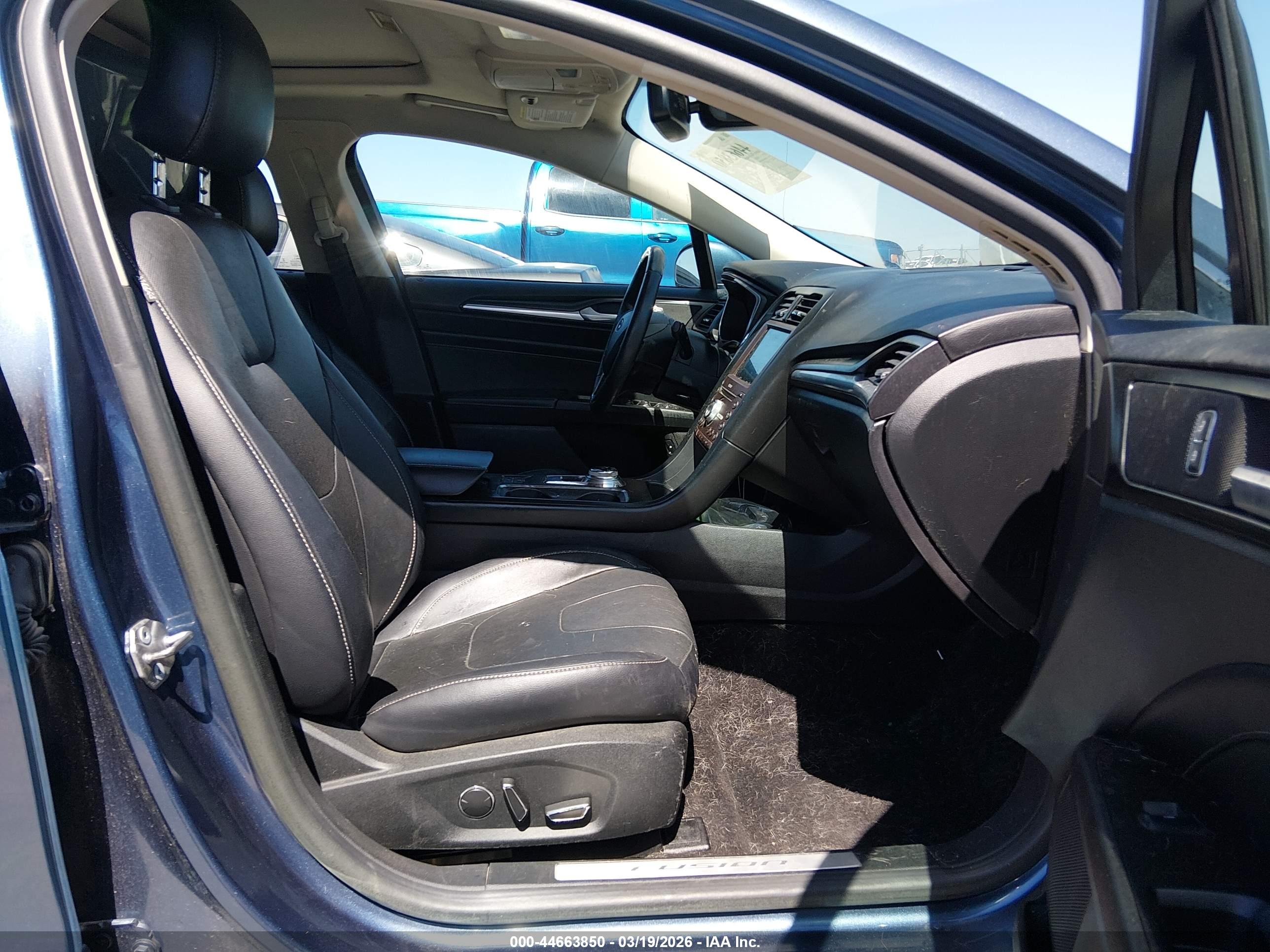 FORD FUSION image 5