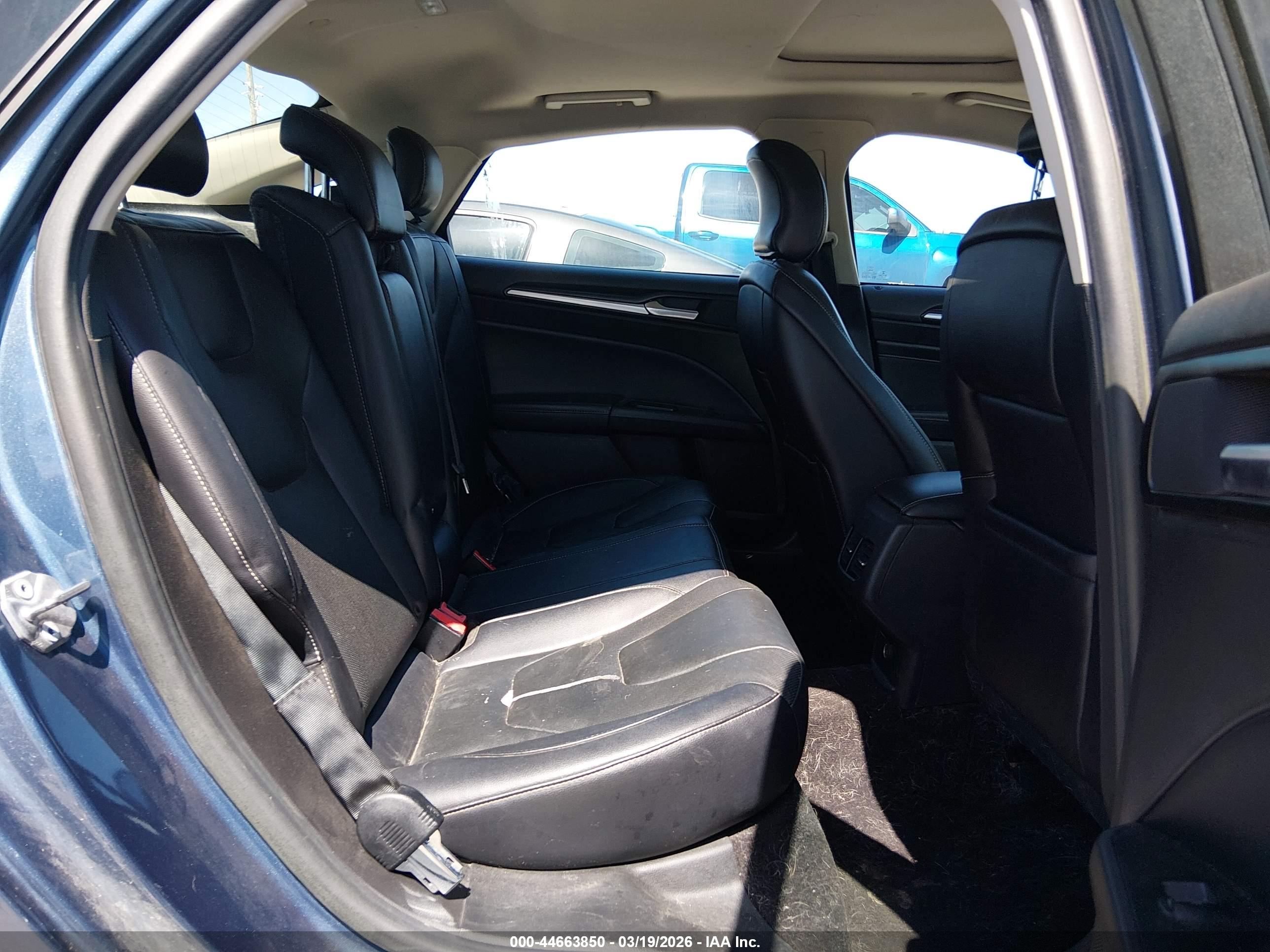FORD FUSION image 8