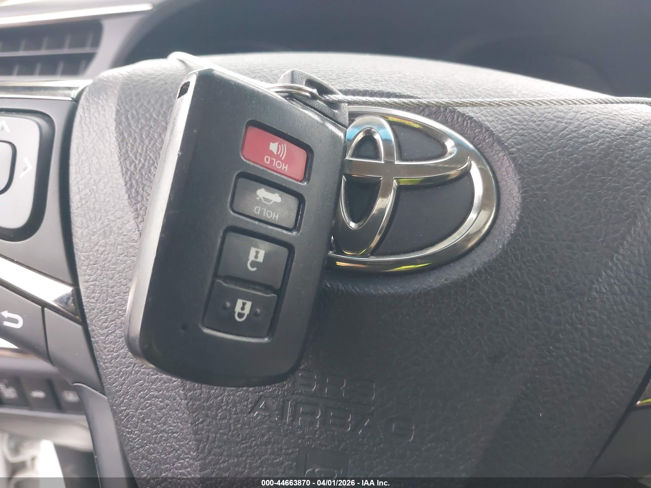TOYOTA AVALON image 11