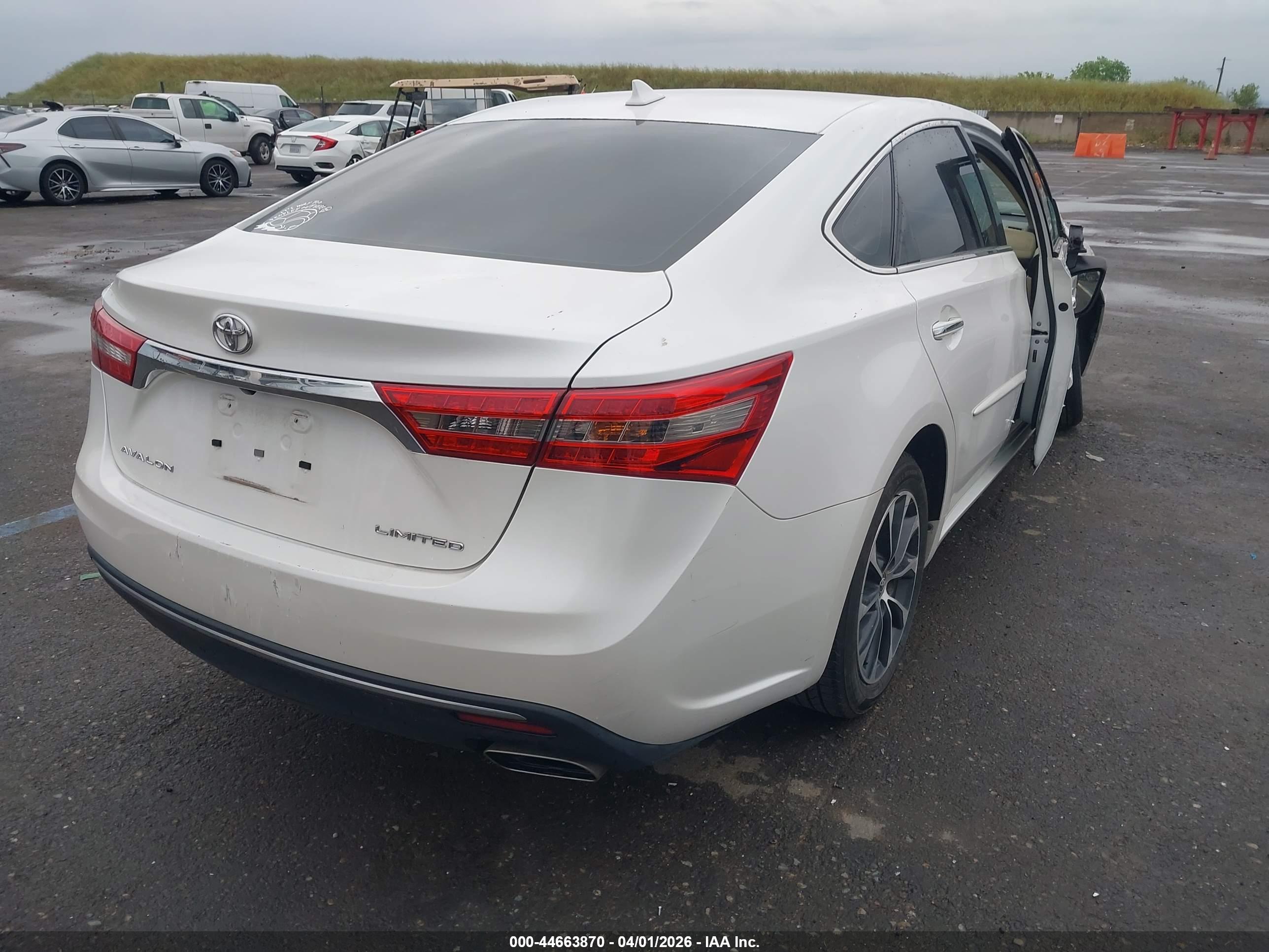 TOYOTA AVALON image 4