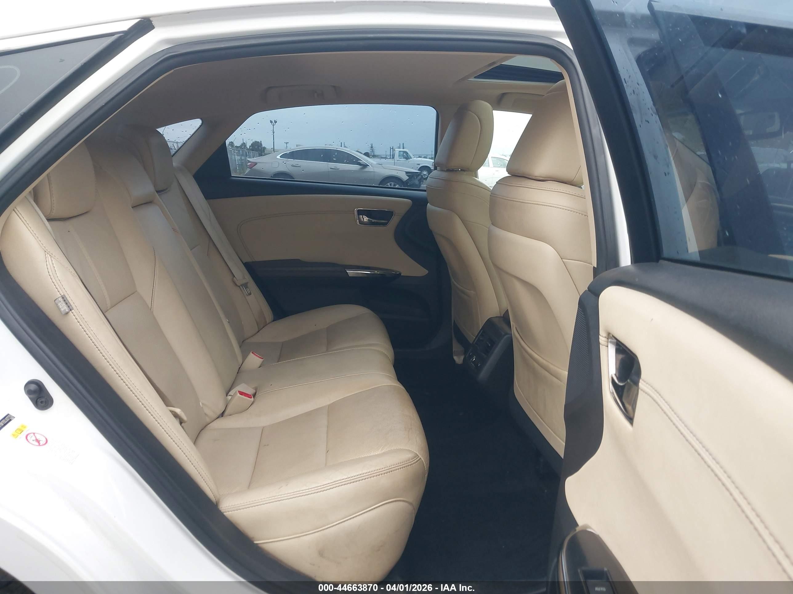 TOYOTA AVALON image 8