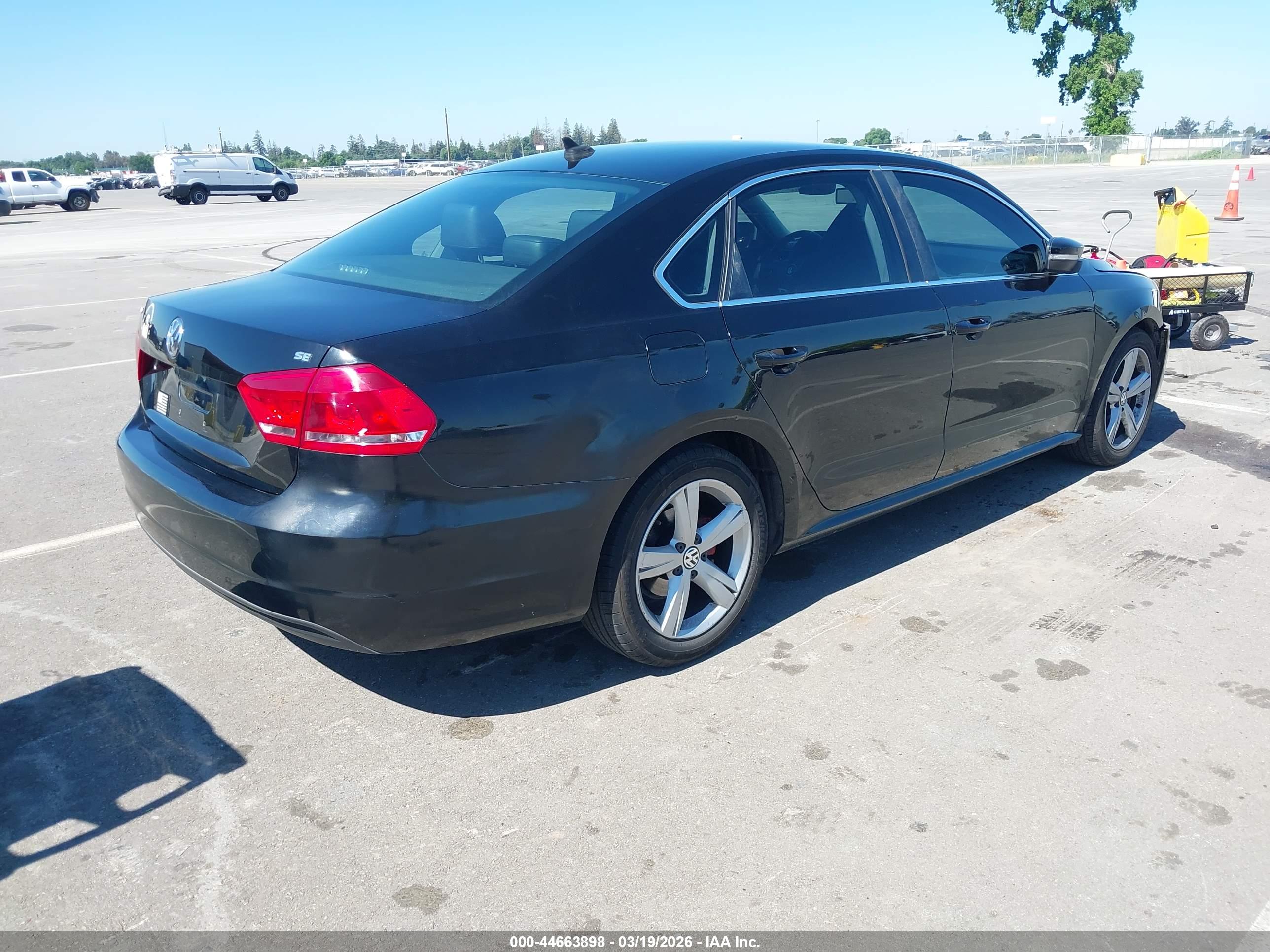 VOLKSWAGEN PASSAT image 4