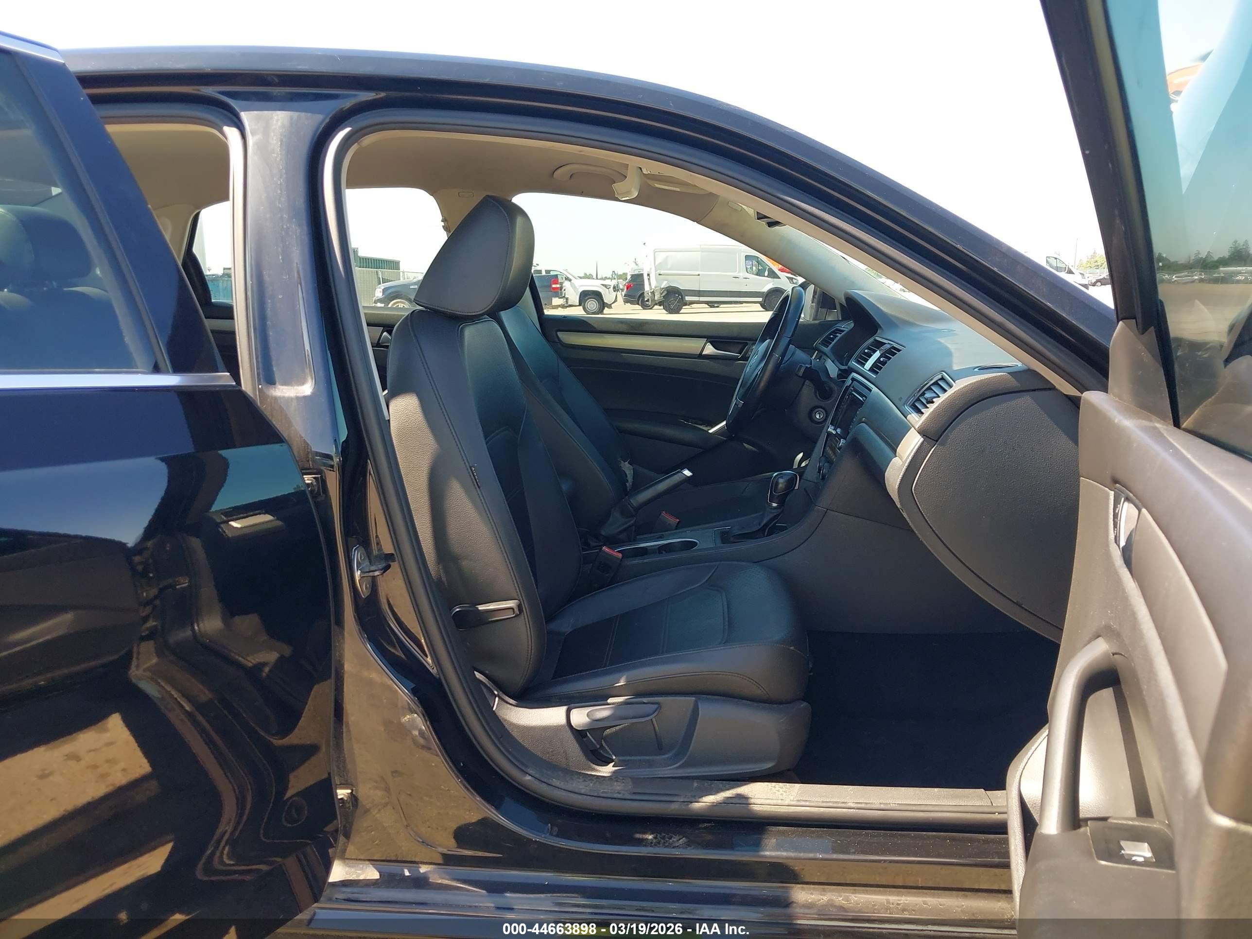 VOLKSWAGEN PASSAT image 5