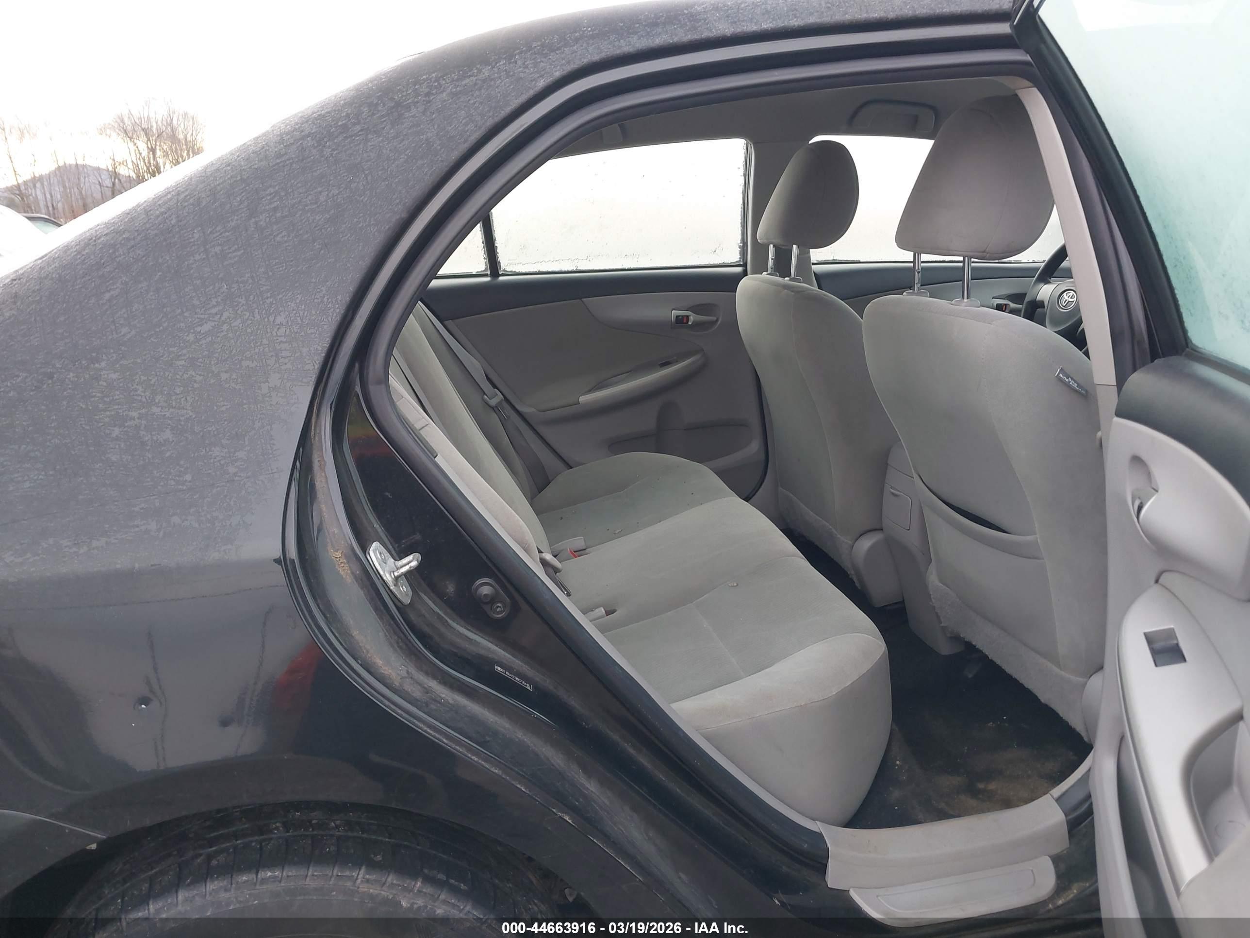 TOYOTA COROLLA image 8