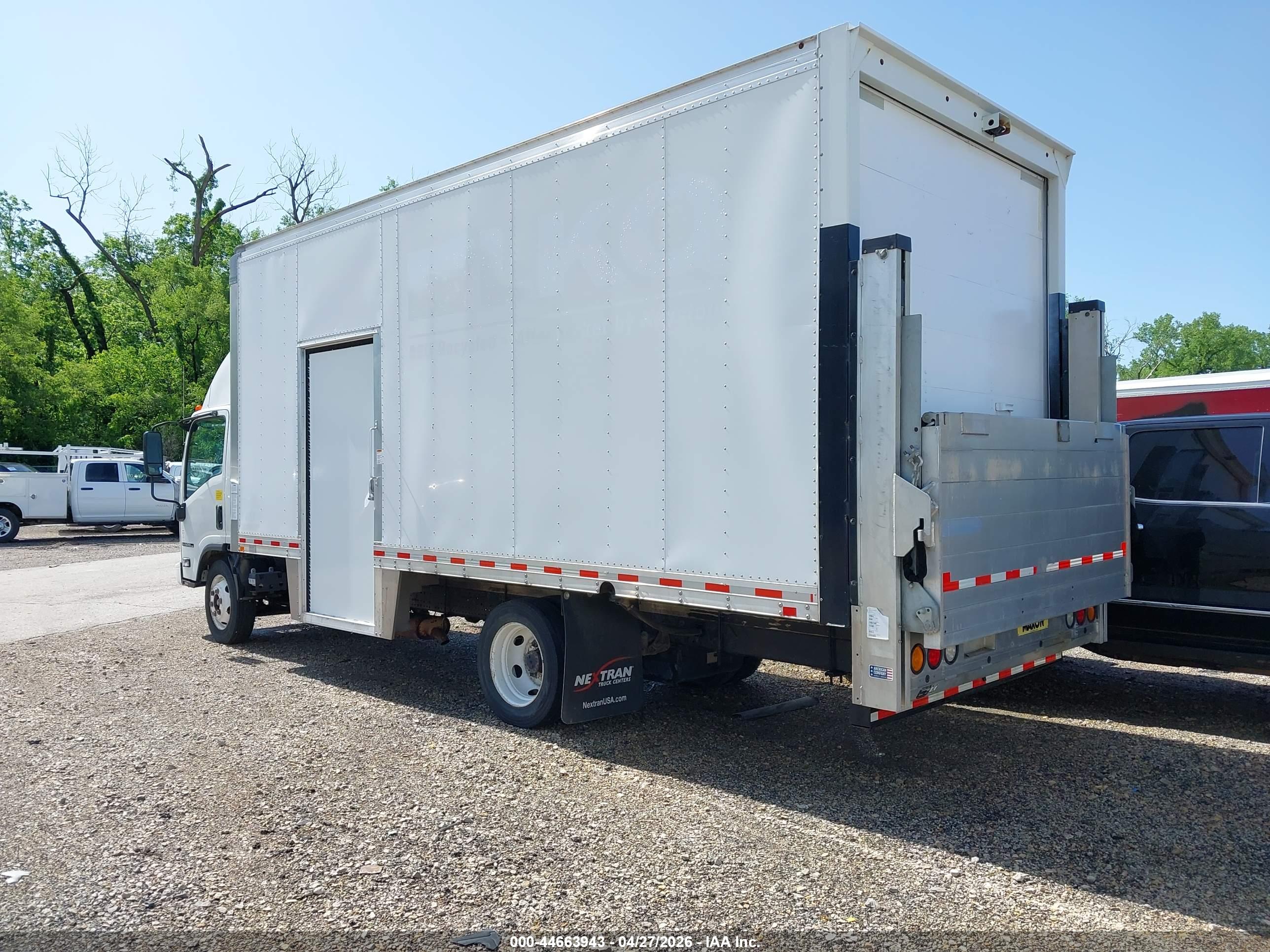 ISUZU NPR image 3