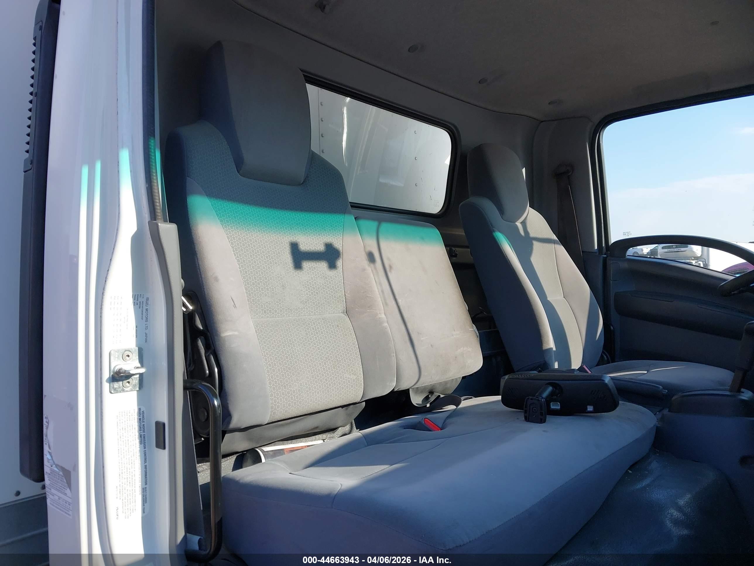 ISUZU NPR image 8