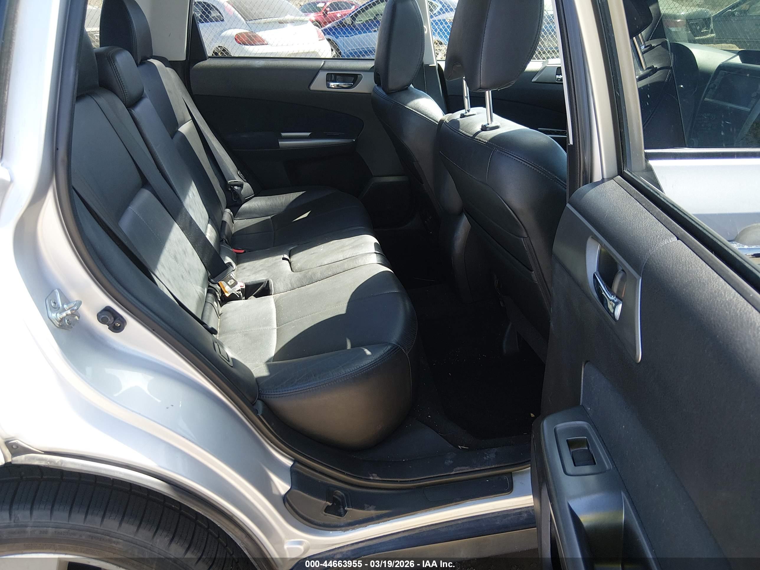SUBARU FORESTER image 8