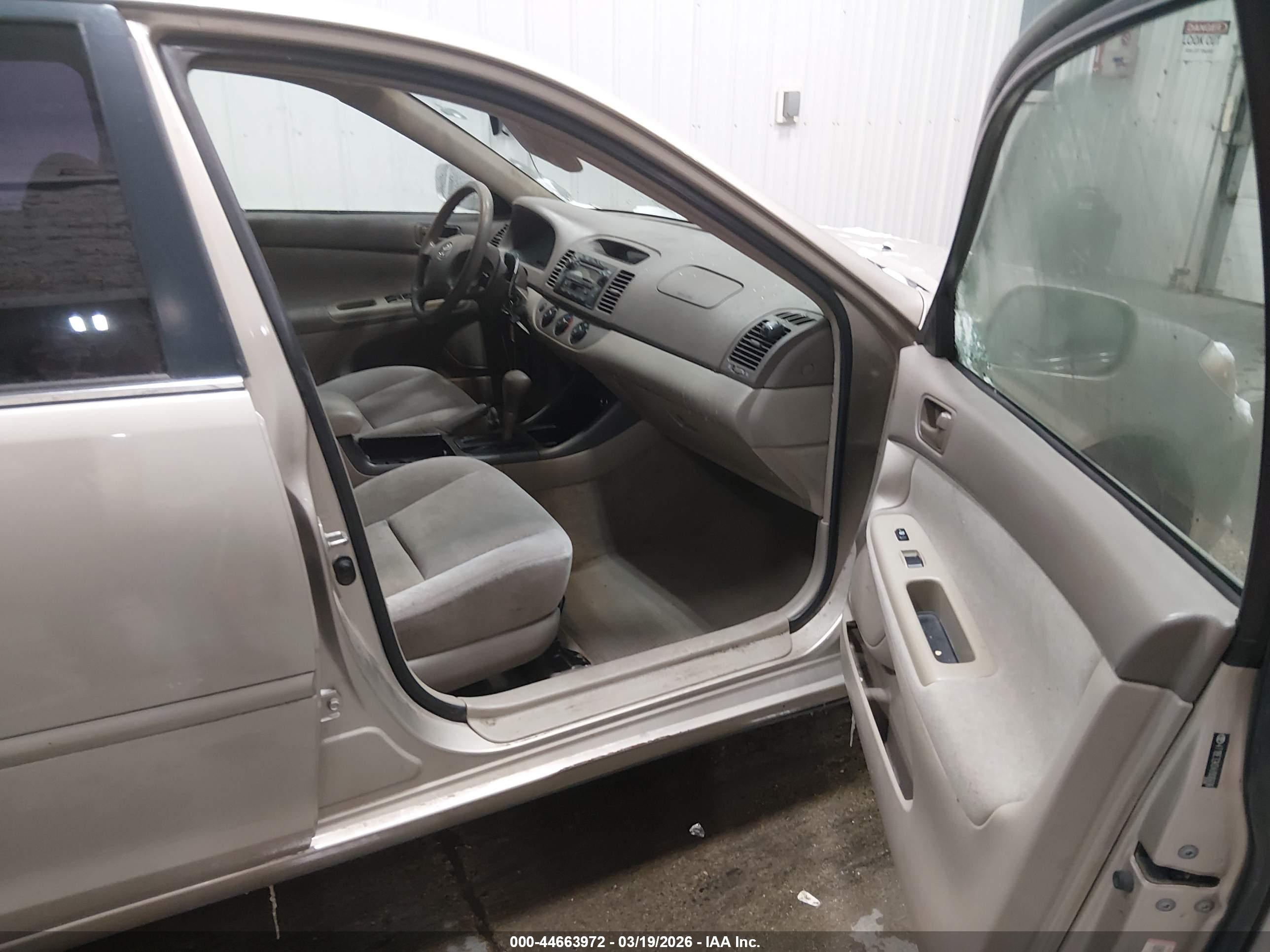 TOYOTA CAMRY image 5