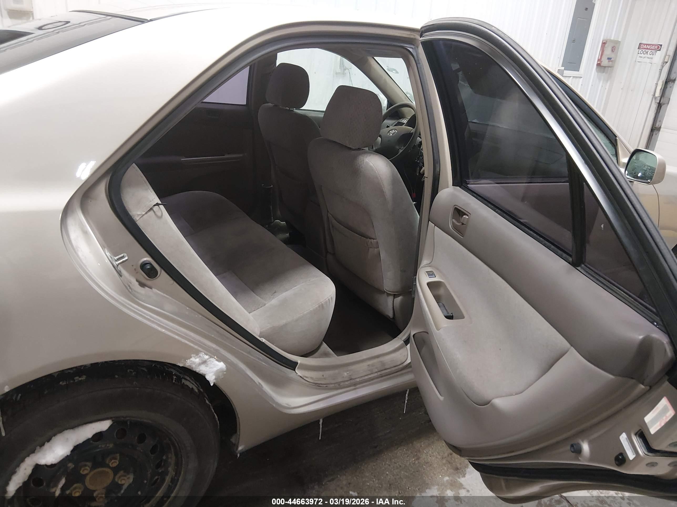 TOYOTA CAMRY image 8