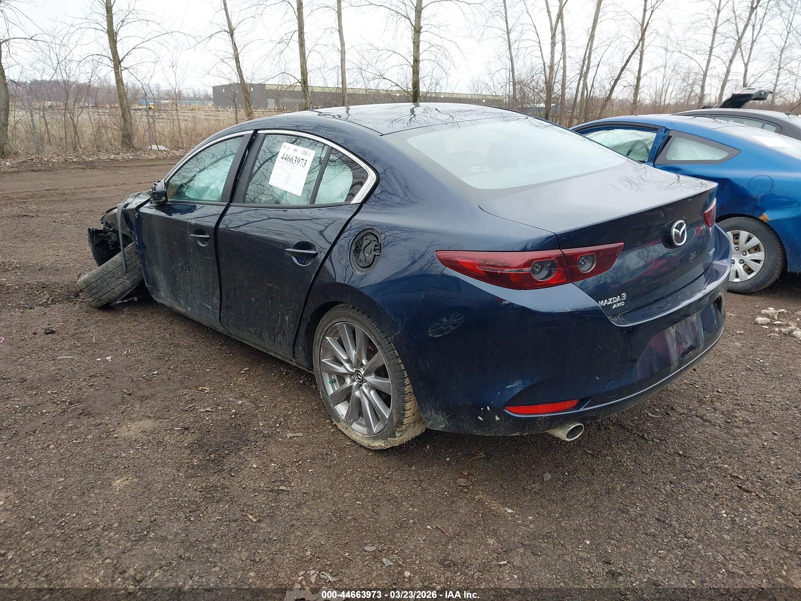 MAZDA MAZDA3 image 3