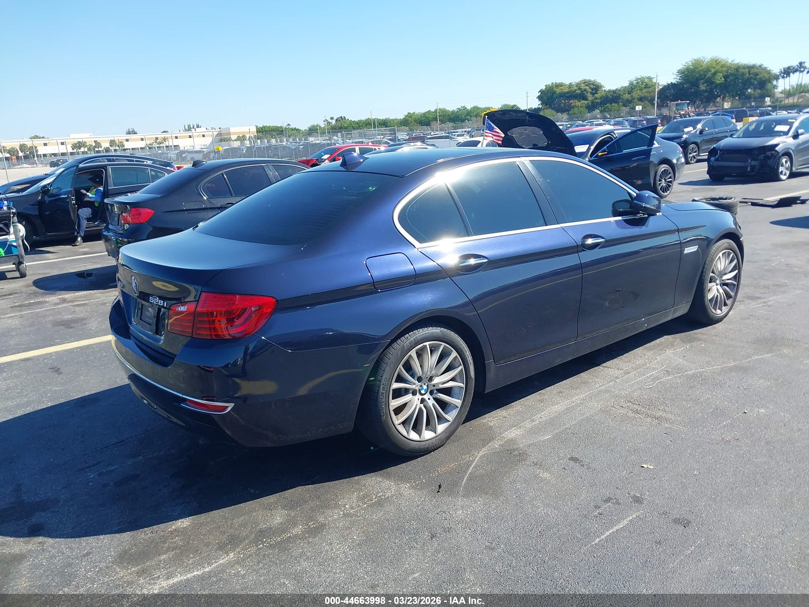 BMW 528I image 4