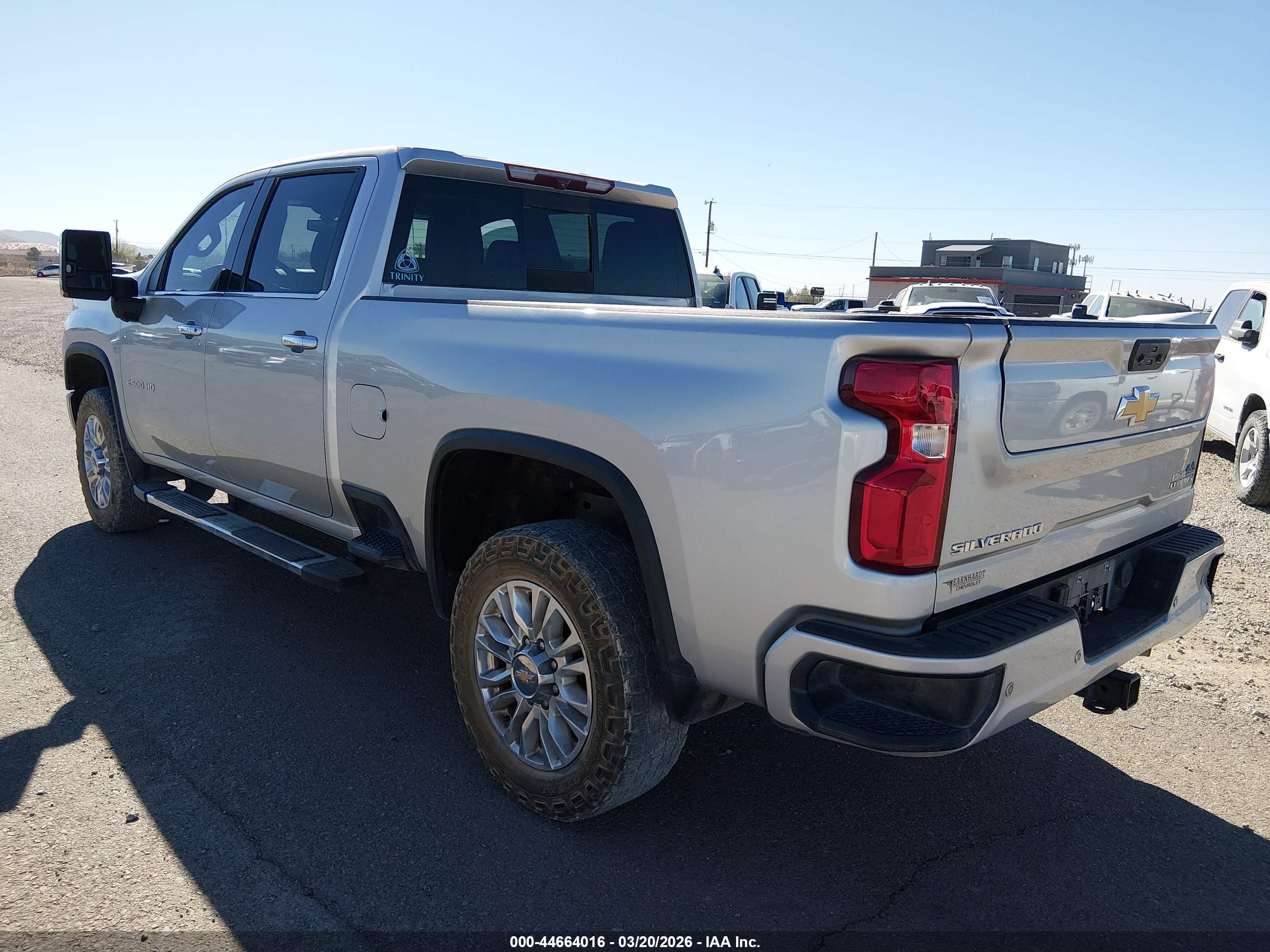 CHEVROLET SILVERADO image 3