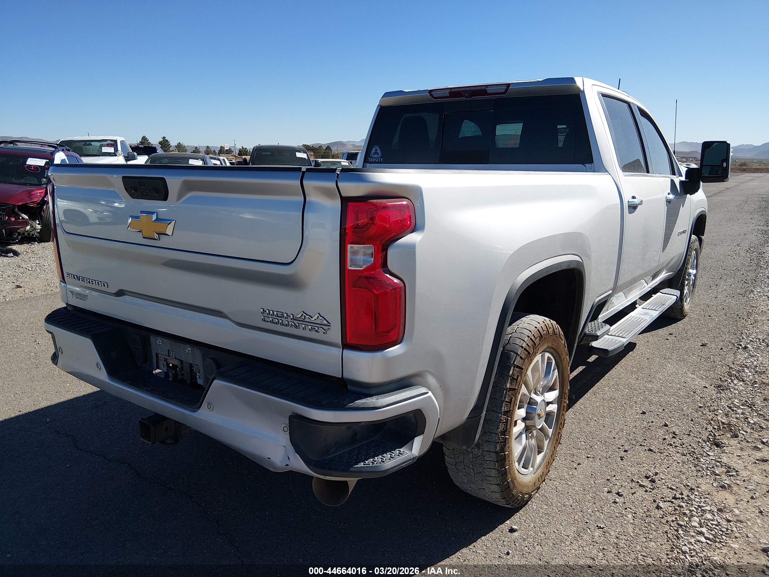 CHEVROLET SILVERADO image 4