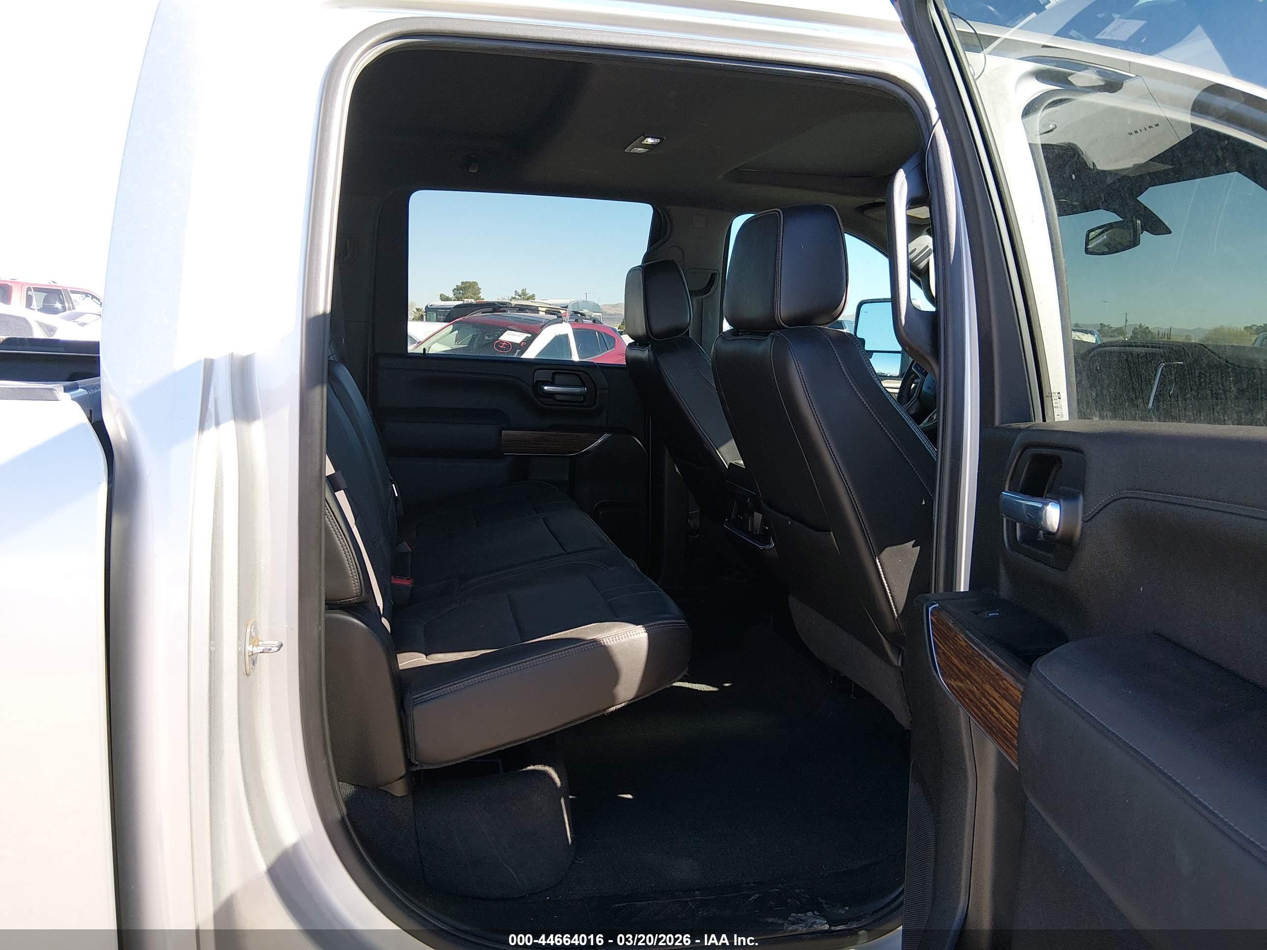 CHEVROLET SILVERADO image 8